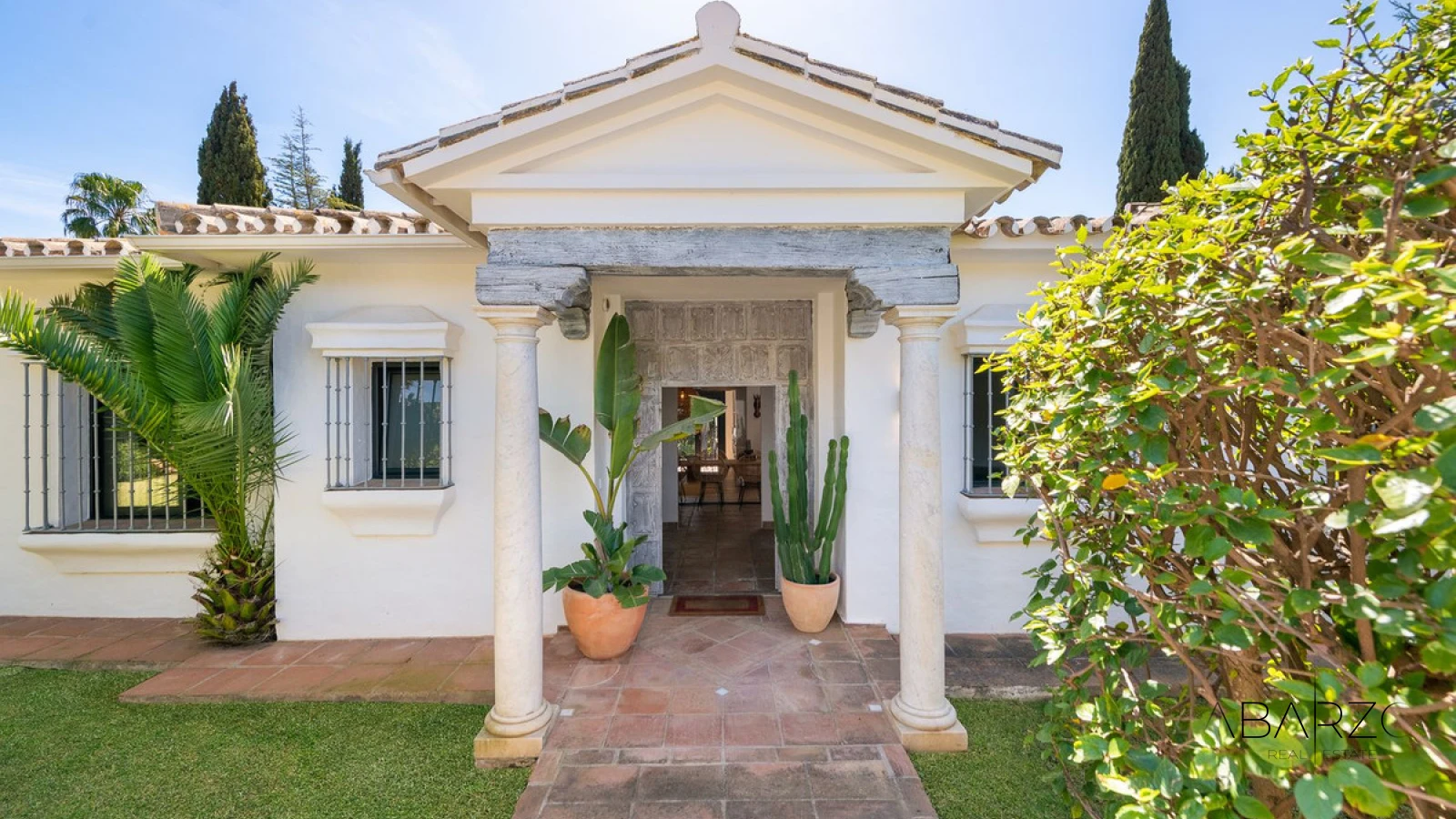 Villa con jardines privados maduros en Las Chapas, Marbella — interior, Marbella East, Marbella (39 of 43)