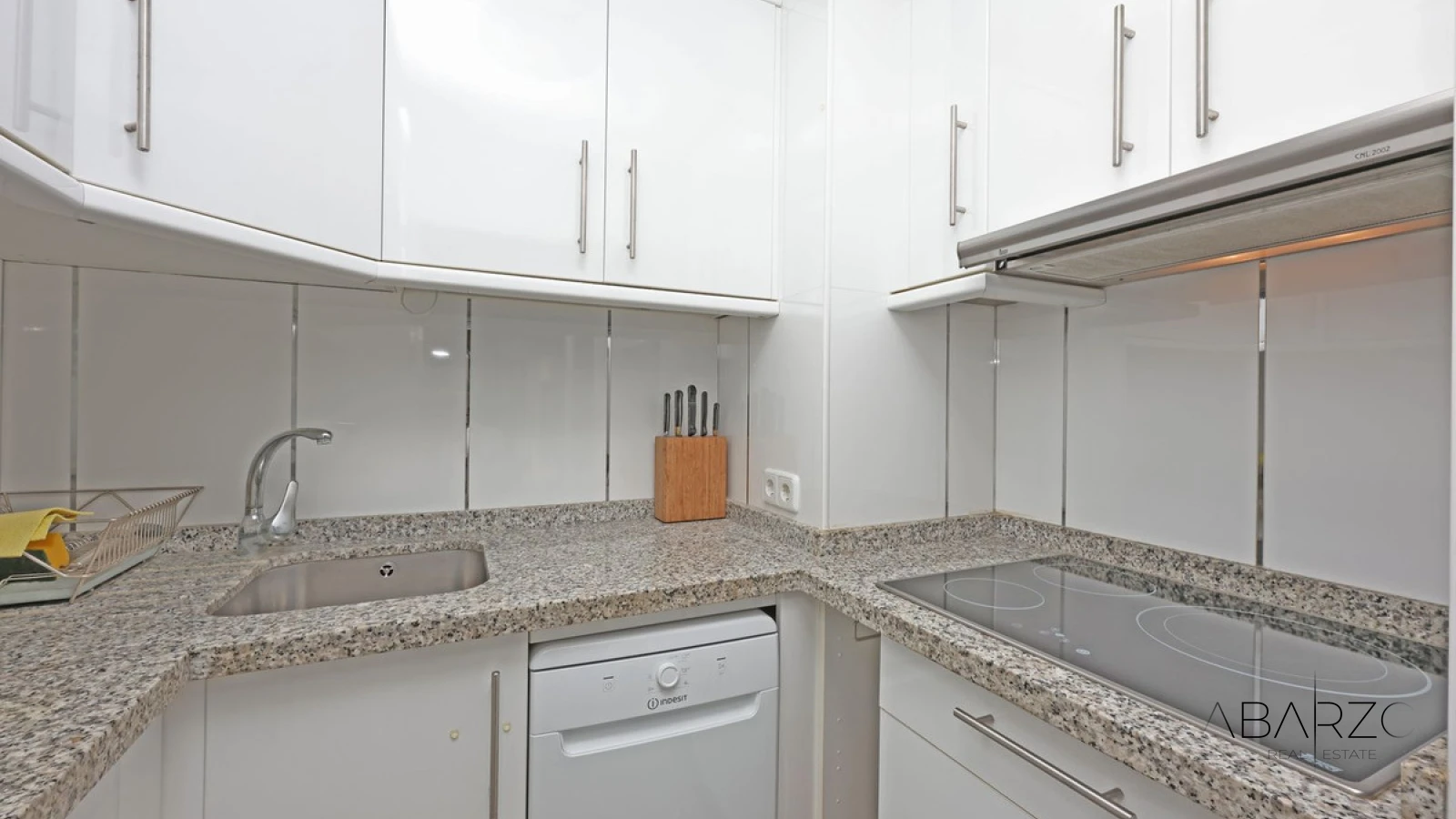 Charming 3-Bedroom Apartment in Marbella Center with Terrace and Near Beach — interior, Marbella Centro, Marbella (13 of 19)