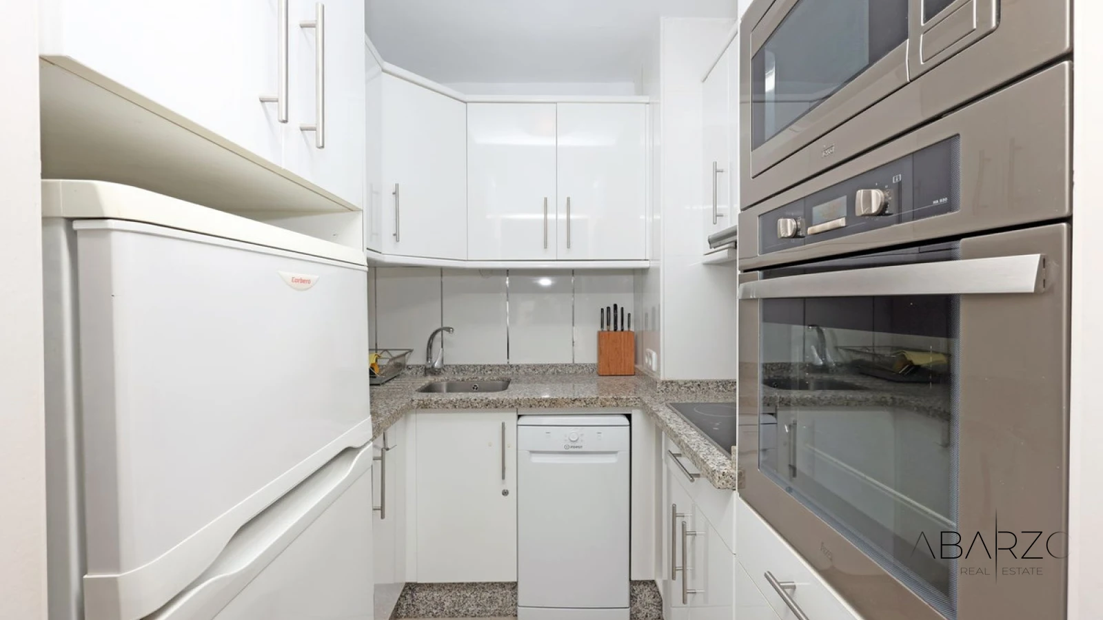 Charming 3-Bedroom Apartment in Marbella Center with Terrace and Near Beach — interior, Marbella Centro, Marbella (6 of 19)