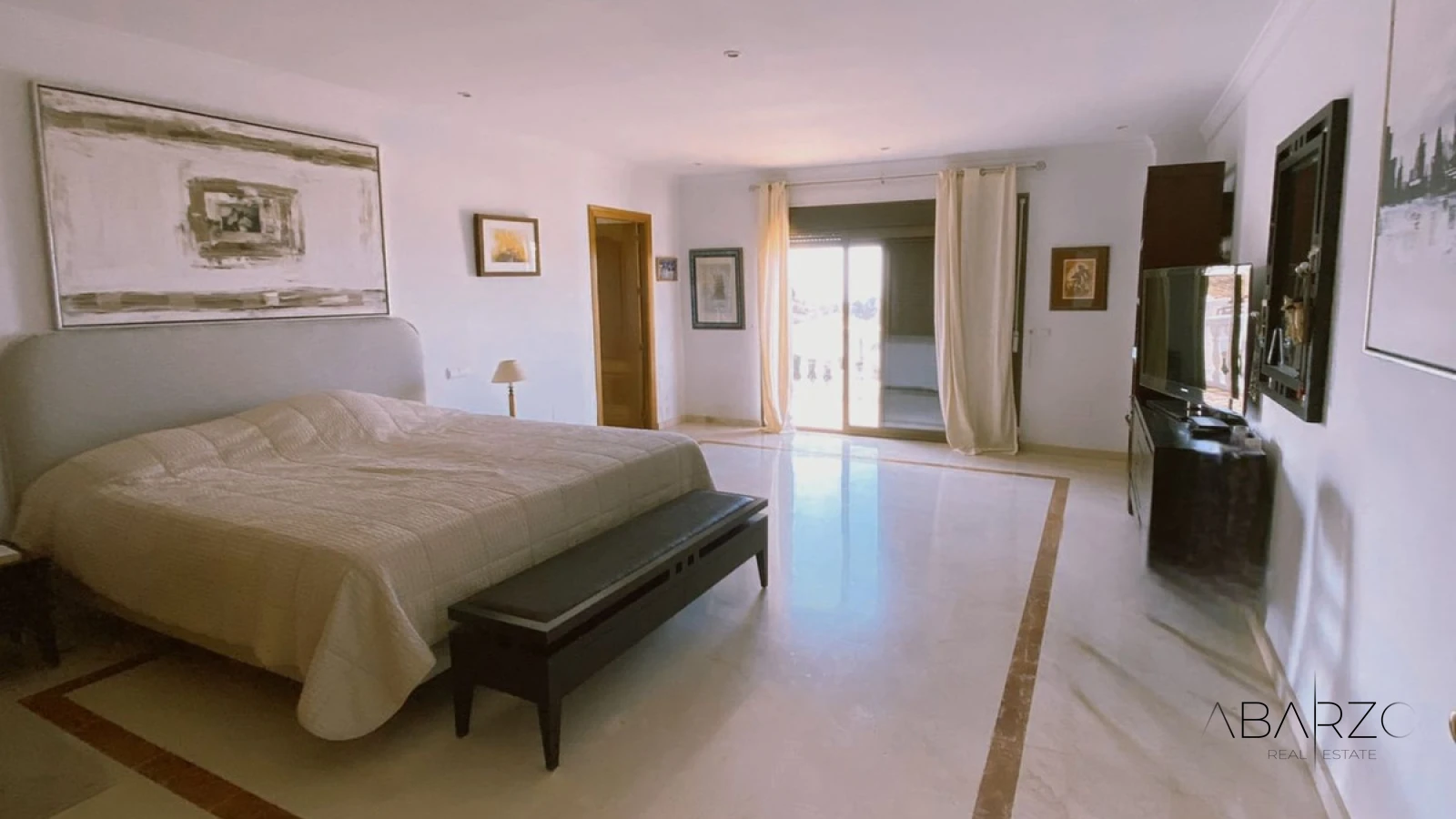 Exquisita Villa Andaluza Cerca del Centro de Marbella con Vistas al Mar y Terraza en la Azotea — interior, Marbella Centro, Marbella (9 of 18)