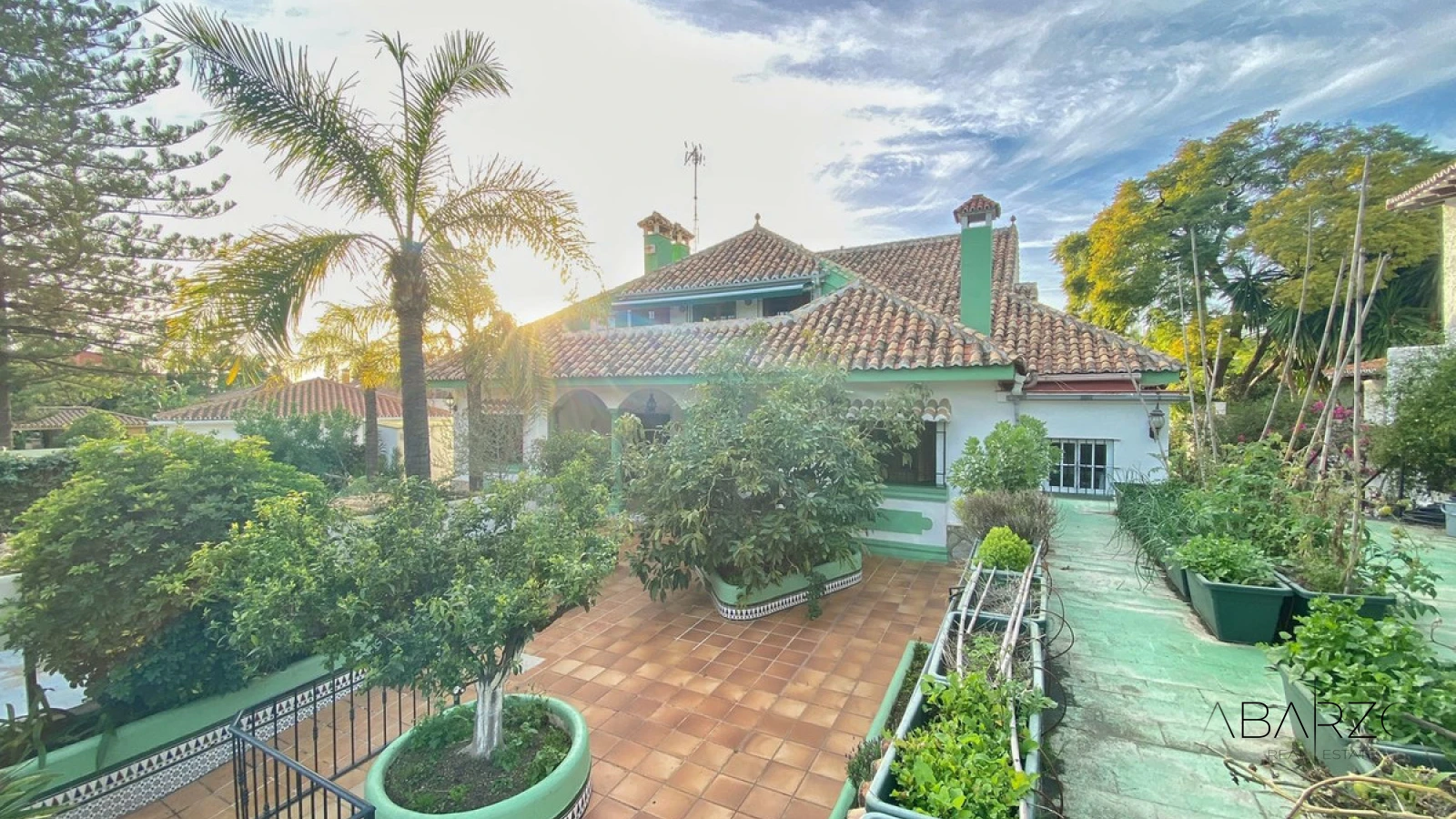 Amplia villa independiente en zona exclusiva de Marbella con gran jardín y piscina — interior, Marbella Centro, Marbella (19 of 21)