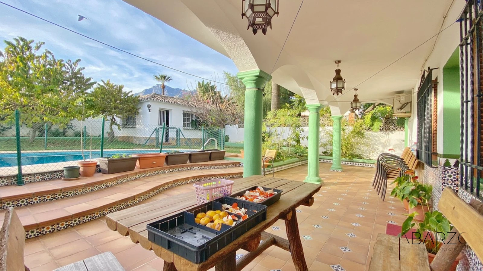 Amplia villa independiente en zona exclusiva de Marbella con gran jardín y piscina — interior, Marbella Centro, Marbella (3 of 21)