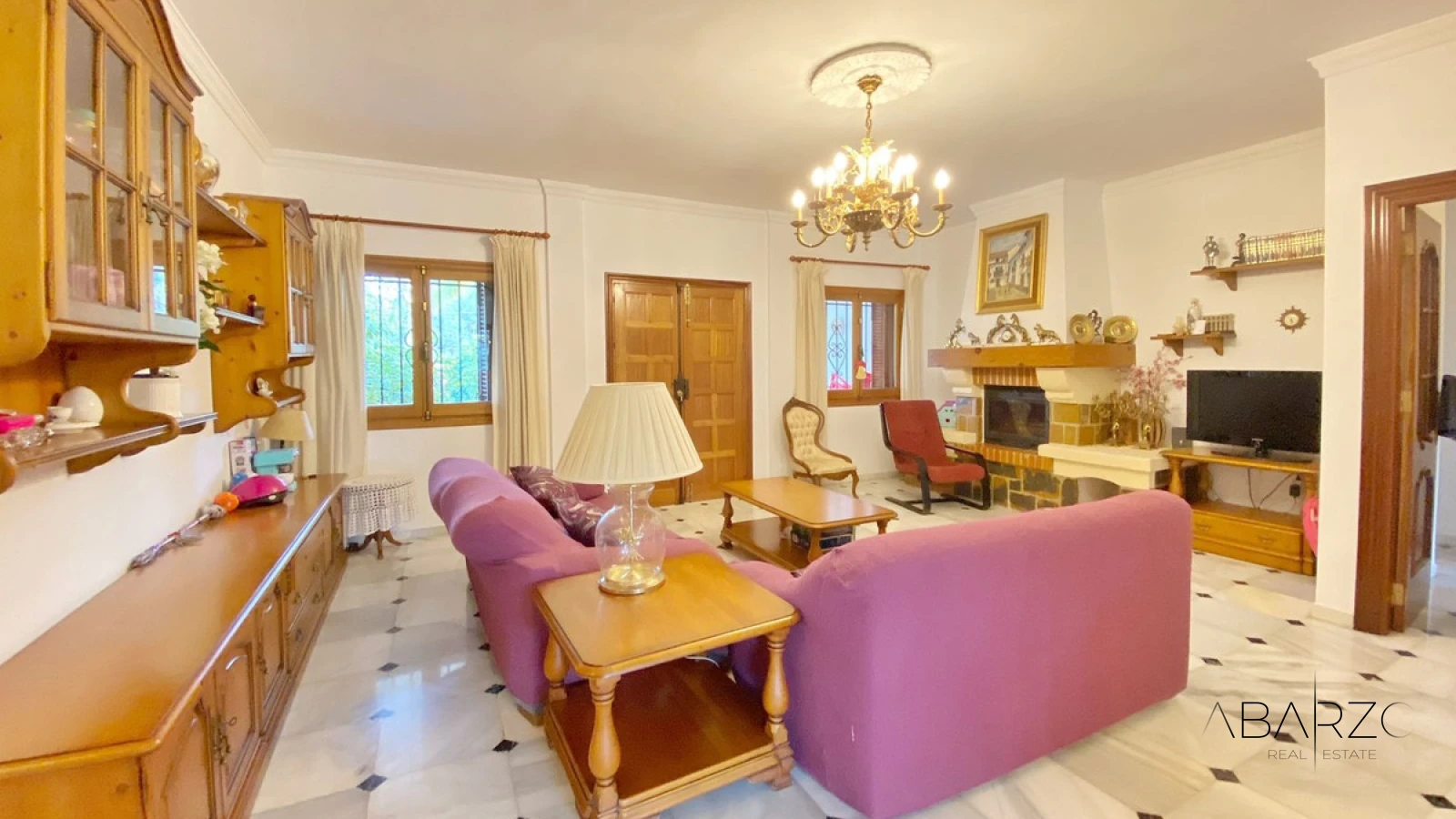 Amplia villa independiente en zona exclusiva de Marbella con gran jardín y piscina — interior, Marbella Centro, Marbella (5 of 21)