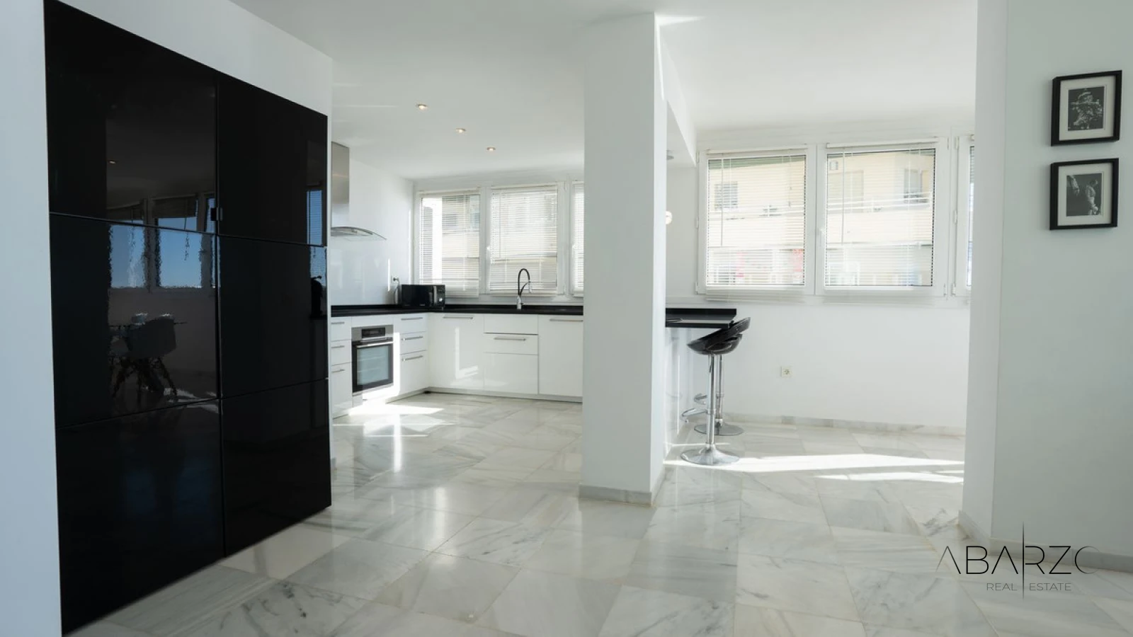 Beachfront Apartment in Marbella with Sea Views and Spacious Terrace — interior, Marbella Centro, Marbella (9 of 39)