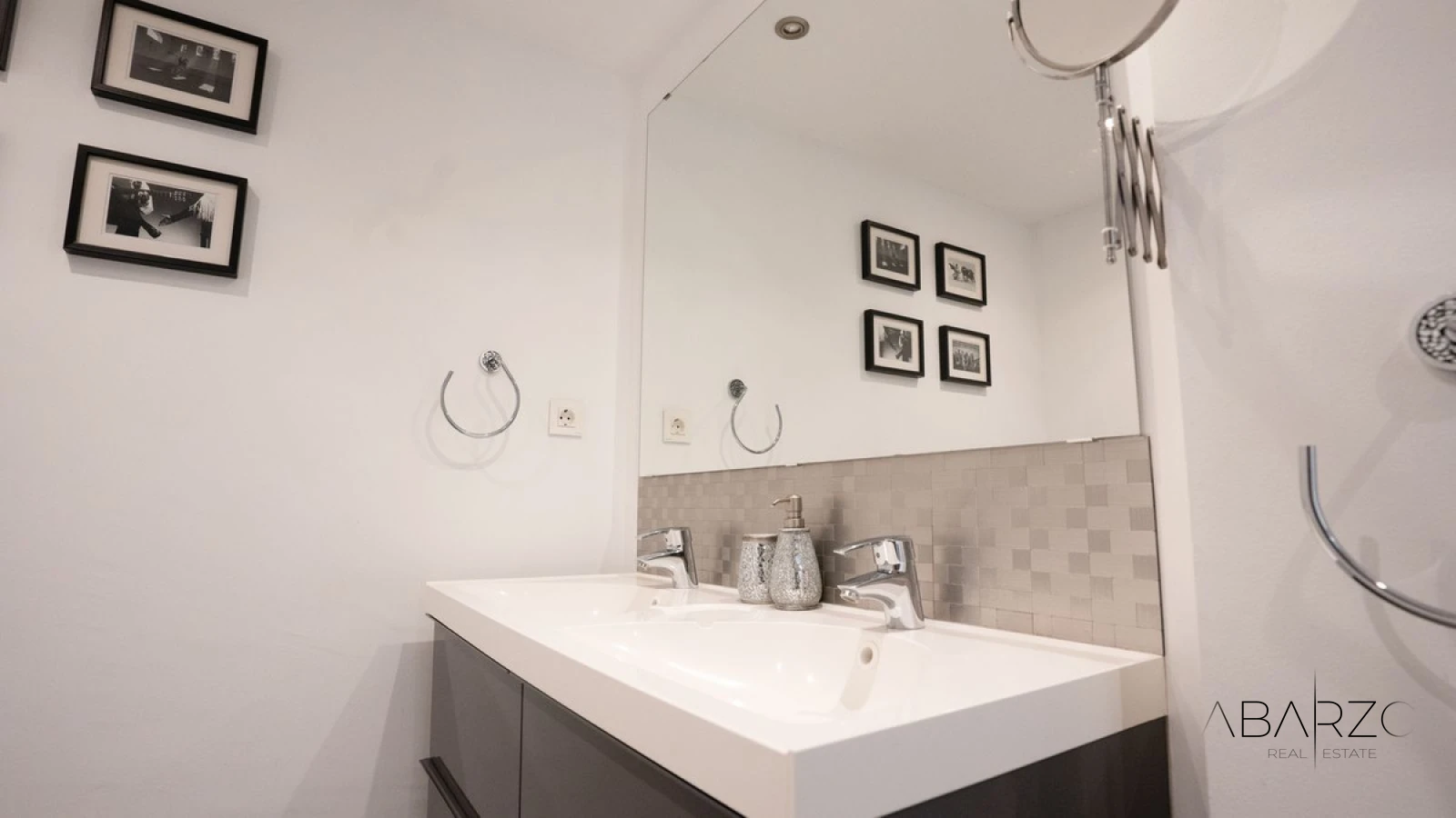 Beachfront Apartment in Marbella with Sea Views and Spacious Terrace — interior, Marbella Centro, Marbella (39 of 39)