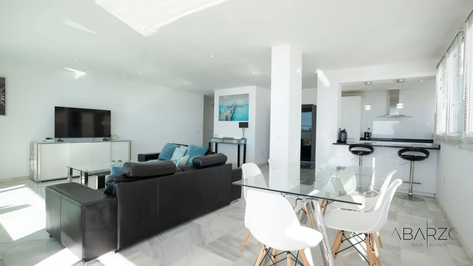 Beachfront Apartment in Marbella with Sea Views and Spacious Terrace — interior, Marbella Centro, Marbella (8 of 39)