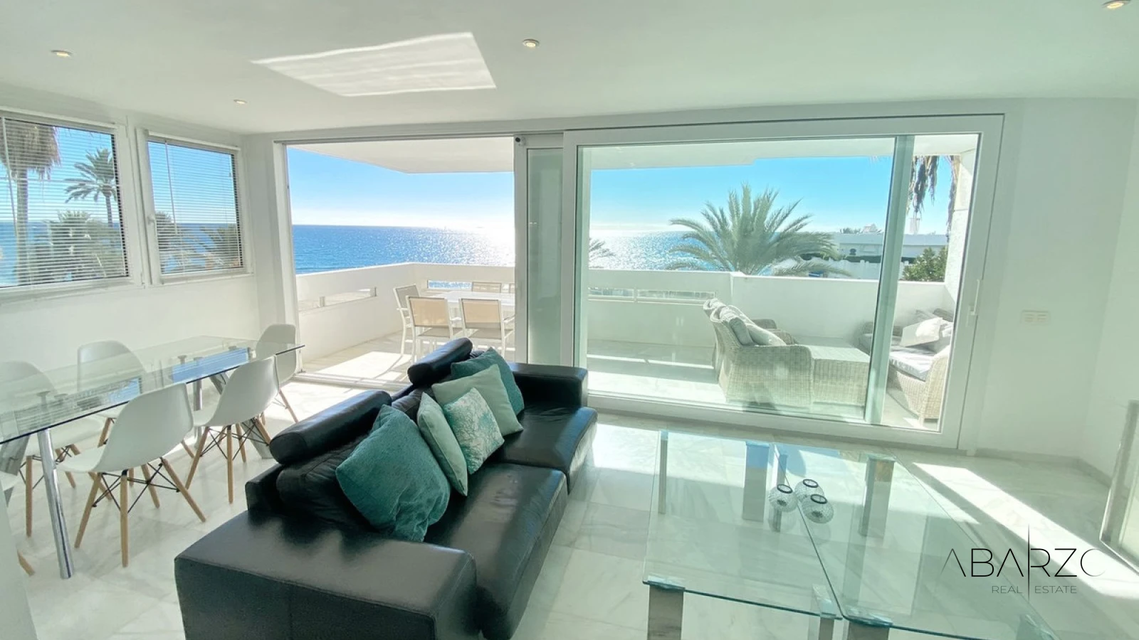 Beachfront Apartment in Marbella with Sea Views and Spacious Terrace — interior, Marbella Centro, Marbella (4 of 39)