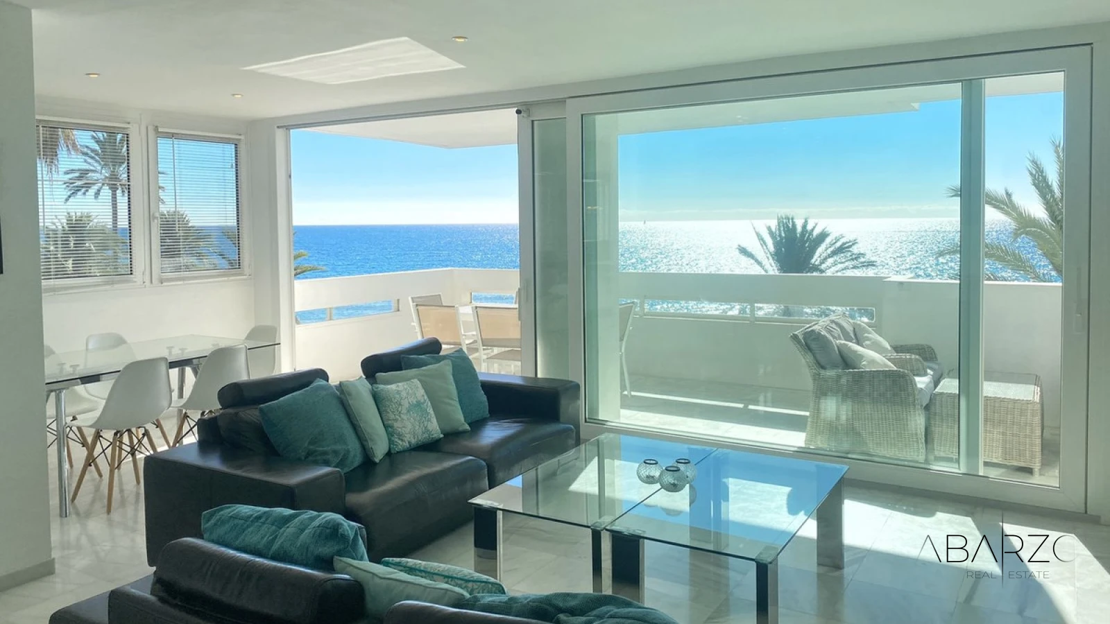 Beachfront Apartment in Marbella with Sea Views and Spacious Terrace — interior, Marbella Centro, Marbella (5 of 39)