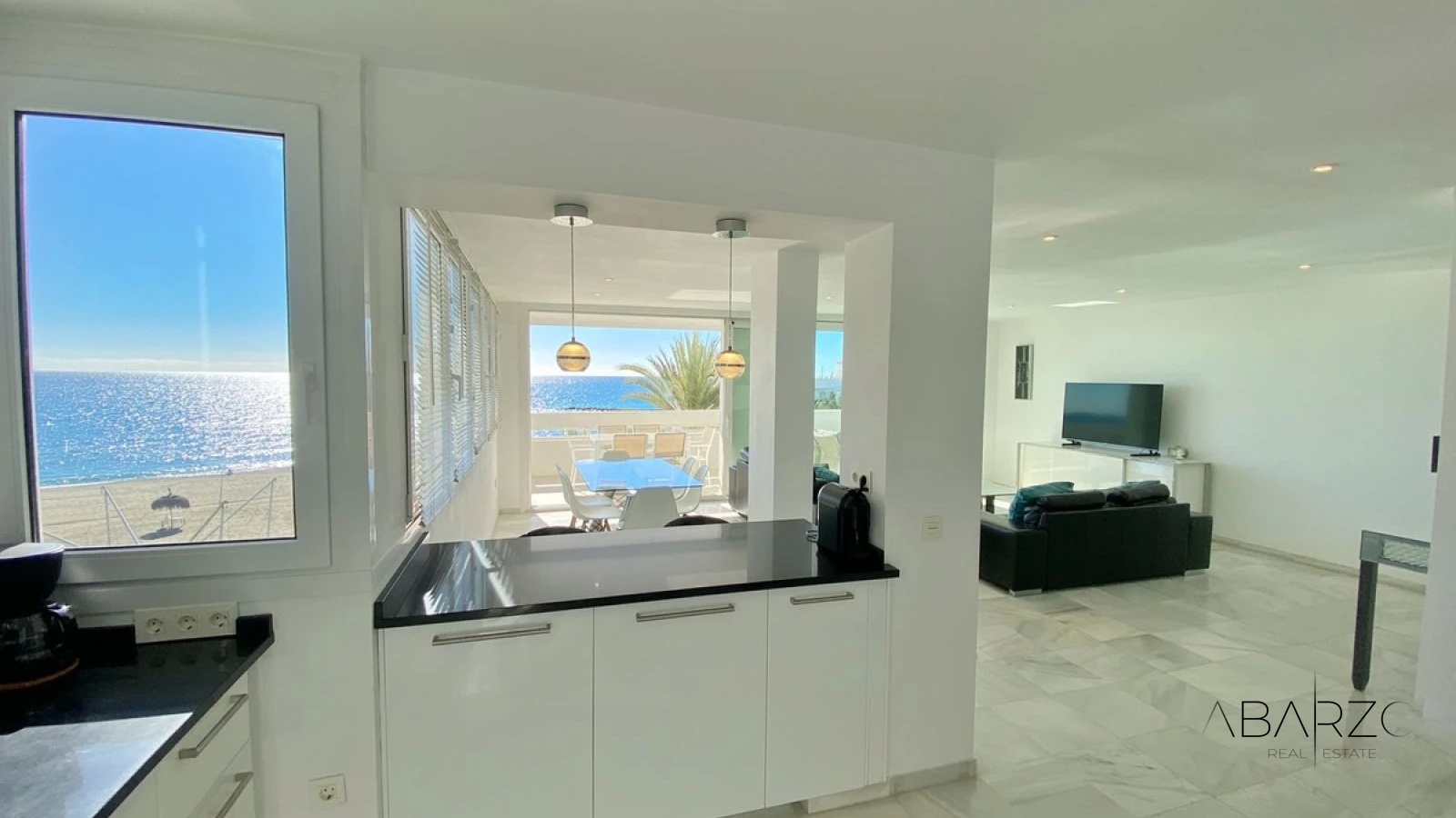 Beachfront Apartment in Marbella with Sea Views and Spacious Terrace — interior, Marbella Centro, Marbella (14 of 39)