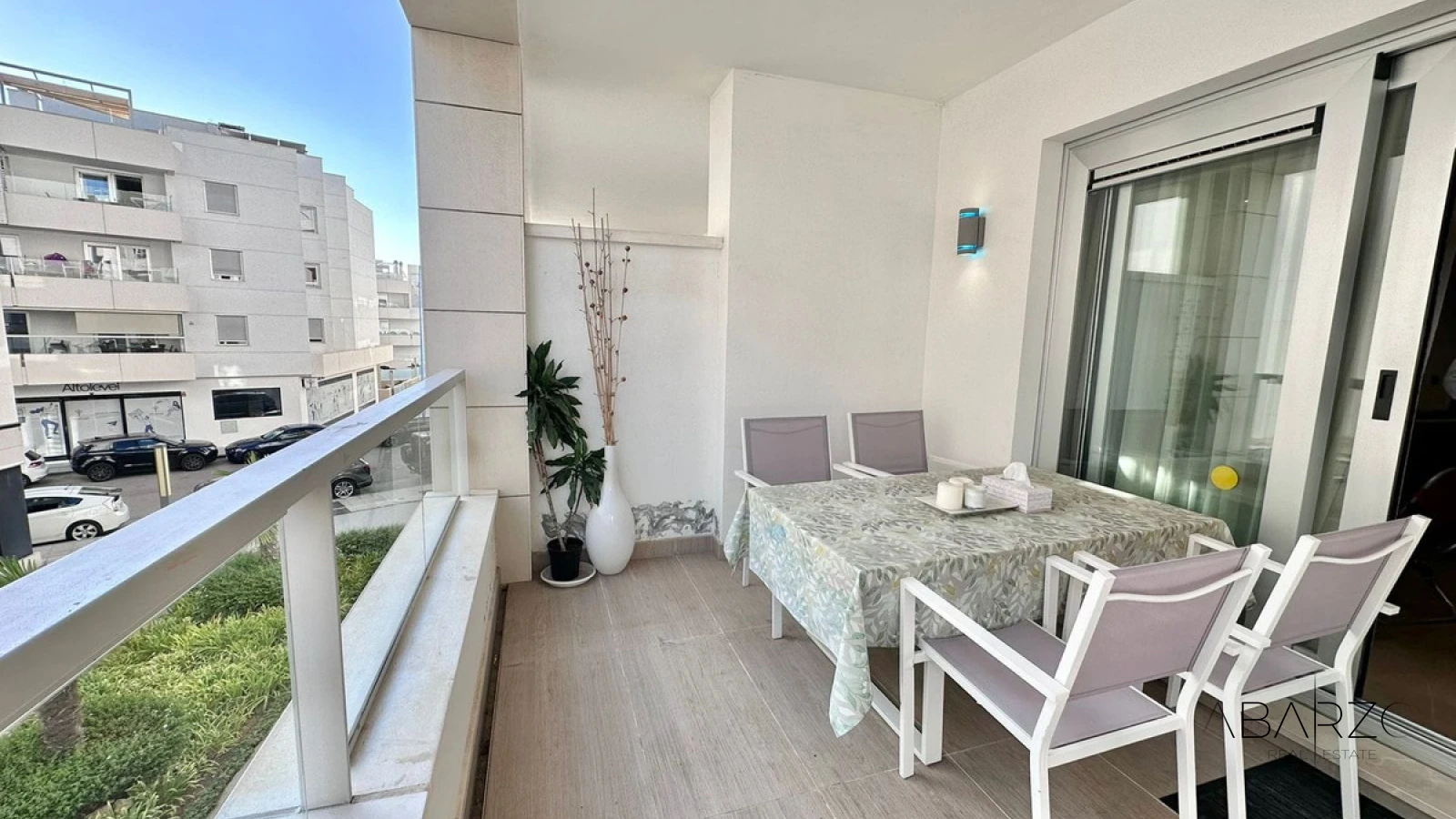 Квартира с террасой и бассейном в Сан-Педро-де-Алькантара, 3 спальни — luxury property for sale in San Pedro Centro, San Pedro de Alcántara
