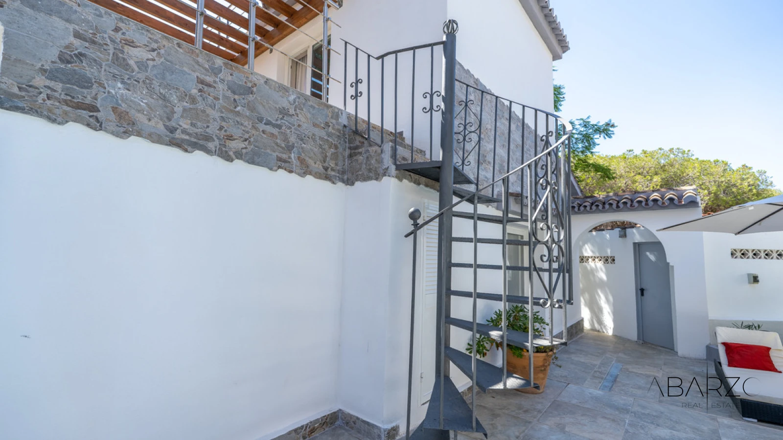 Fully Renovated Villa in Marbesa, Marbella East with Sea Views and Private Pool — interior, Marbella East, Marbella (38 of 48)