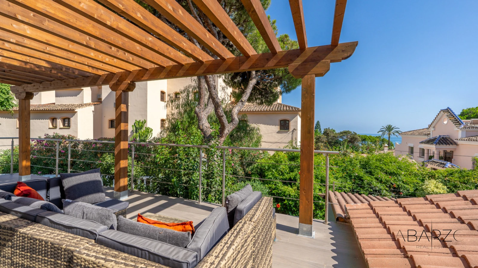 Fully Renovated Villa in Marbesa, Marbella East with Sea Views and Private Pool — interior, Marbella East, Marbella (35 of 48)
