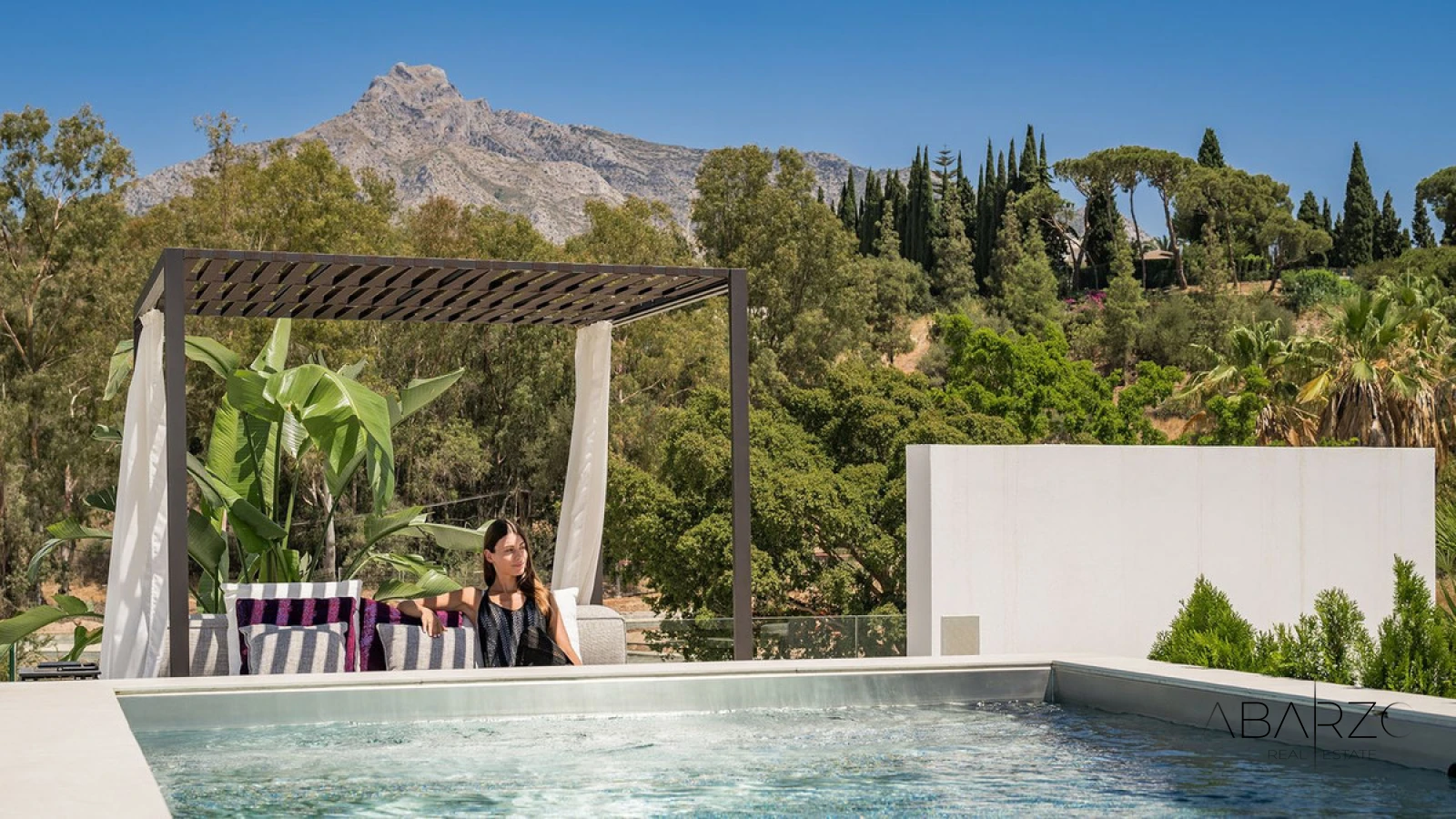 Villa de lujo con ascensor privado y vistas al mar desde la azotea en Marbella — interior, The Golden Mile, Marbella (27 of 43)
