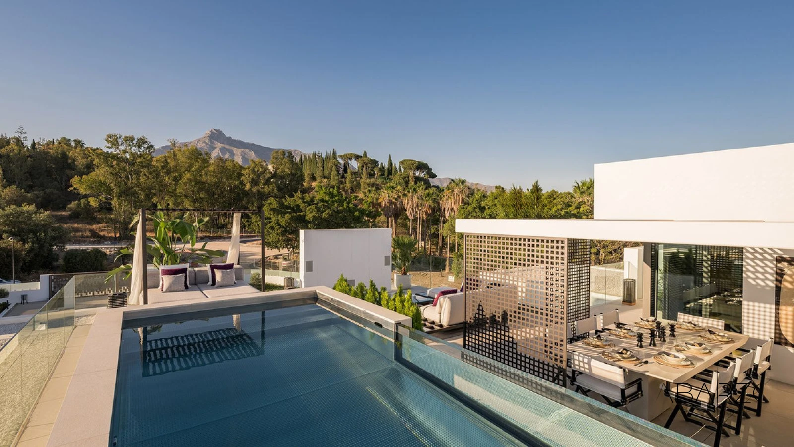 Villa de lujo con ascensor privado y vistas al mar desde la azotea en Marbella — interior, The Golden Mile, Marbella (25 of 43)