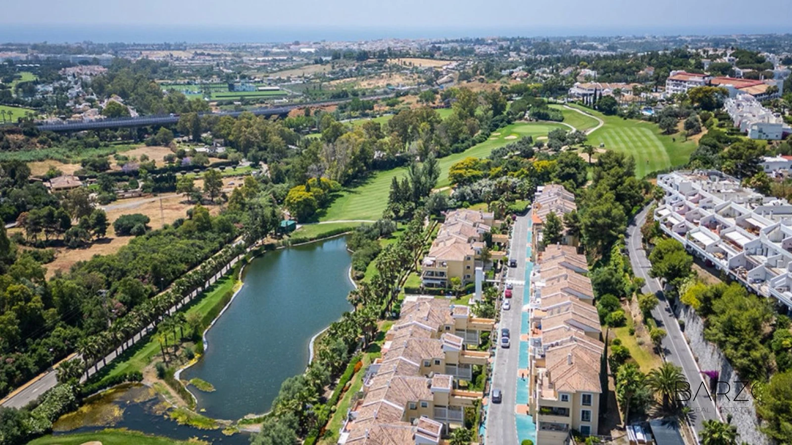 Apartment in La Quinta, Benahavís with Panoramic Sea and Golf Views — luxury property for sale in La Quinta, Benahavís