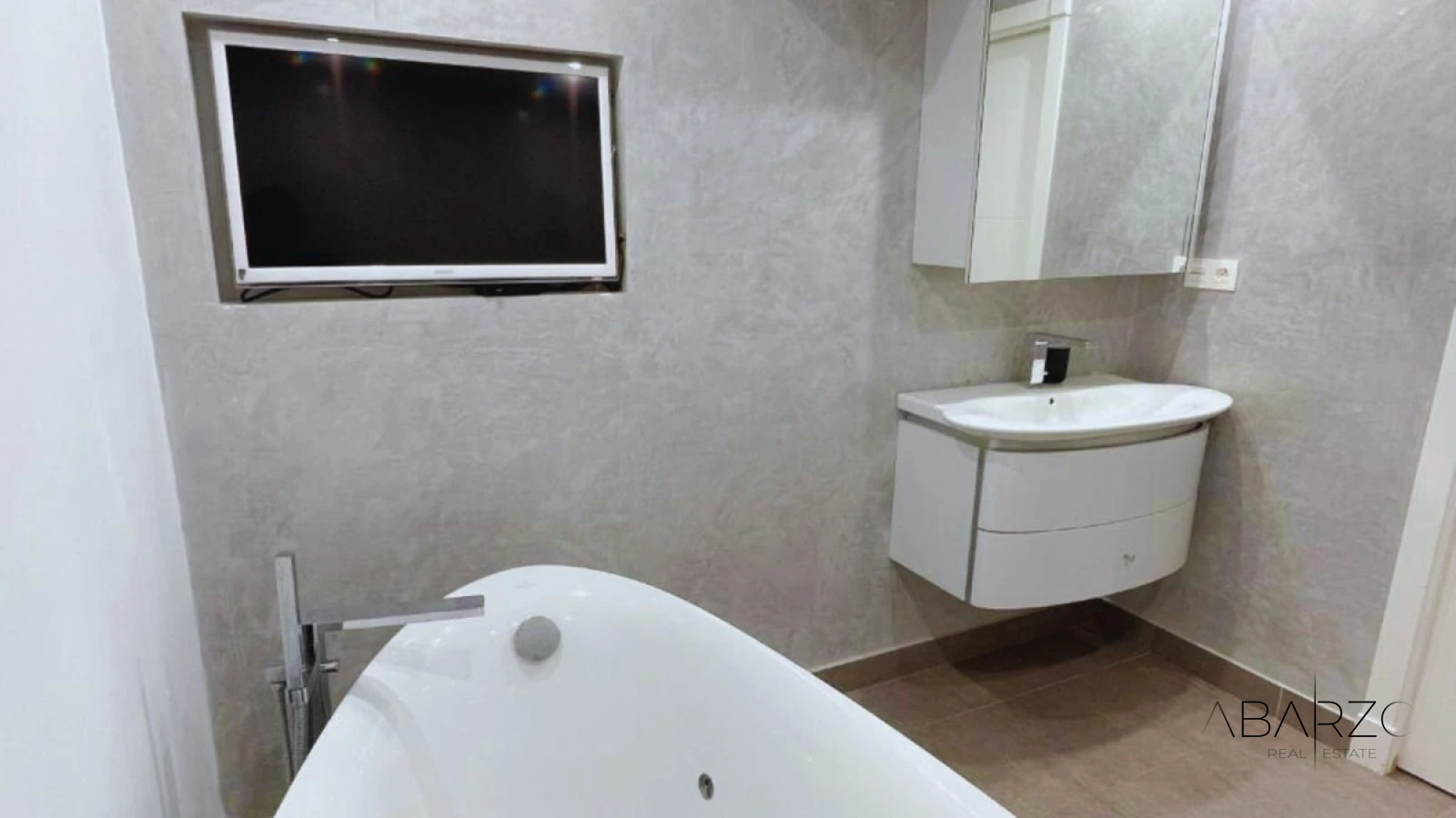Renovated Apartment in Prestigious Nueva Andalucía, Marbella with Sea Views — interior, Nueva Andalucía, Marbella (7 of 25)