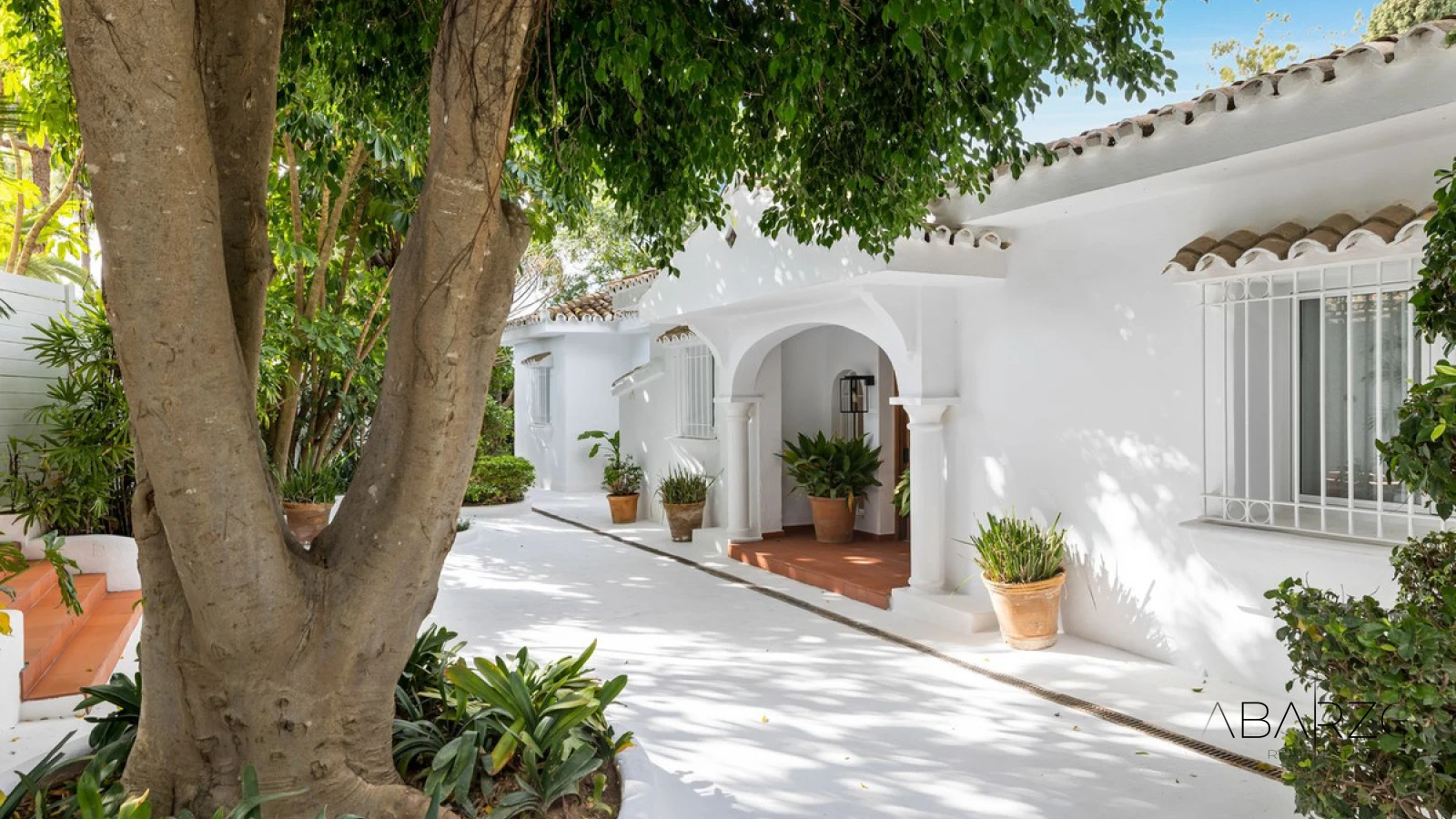 Villa de lujo de 3 dormitorios con vistas panorámicas en Hacienda las Chapas, Marbella — interior, Marbella East, Marbella (25 of 25)