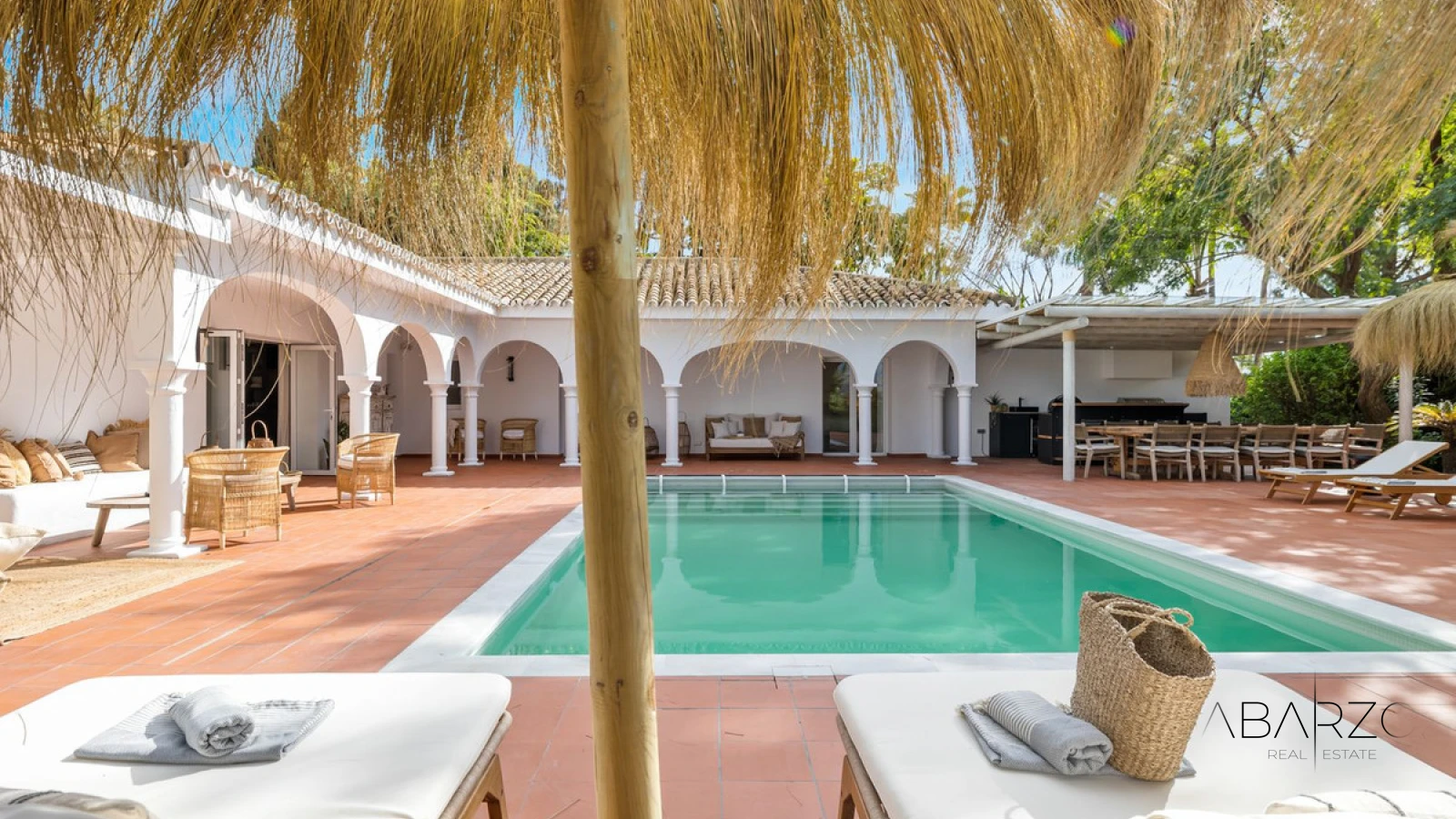 Villa de lujo de 3 dormitorios con vistas panorámicas en Hacienda las Chapas, Marbella — interior, Marbella East, Marbella (3 of 25)