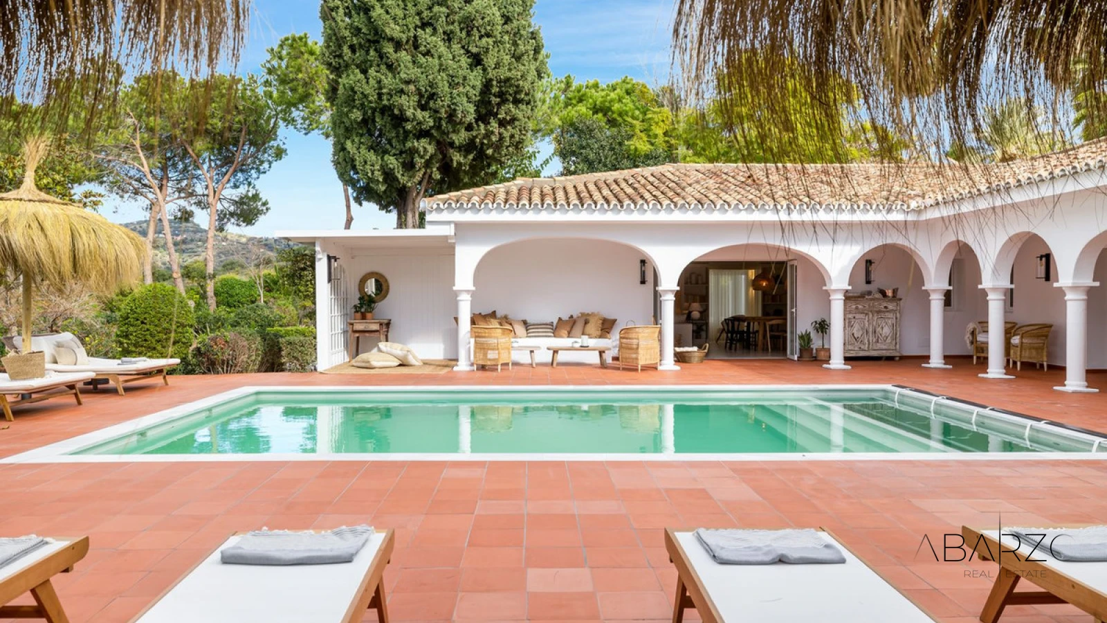 Villa de lujo de 3 dormitorios con vistas panorámicas en Hacienda las Chapas, Marbella — luxury property for sale in Marbella East, Marbella