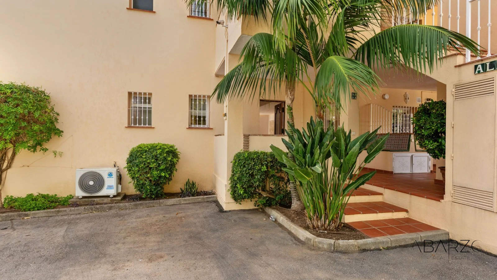 Ground Floor Apartment in Nueva Andalucía with Private Garden and Pool Access — interior, Nueva Andalucía, Marbella (34 of 35)