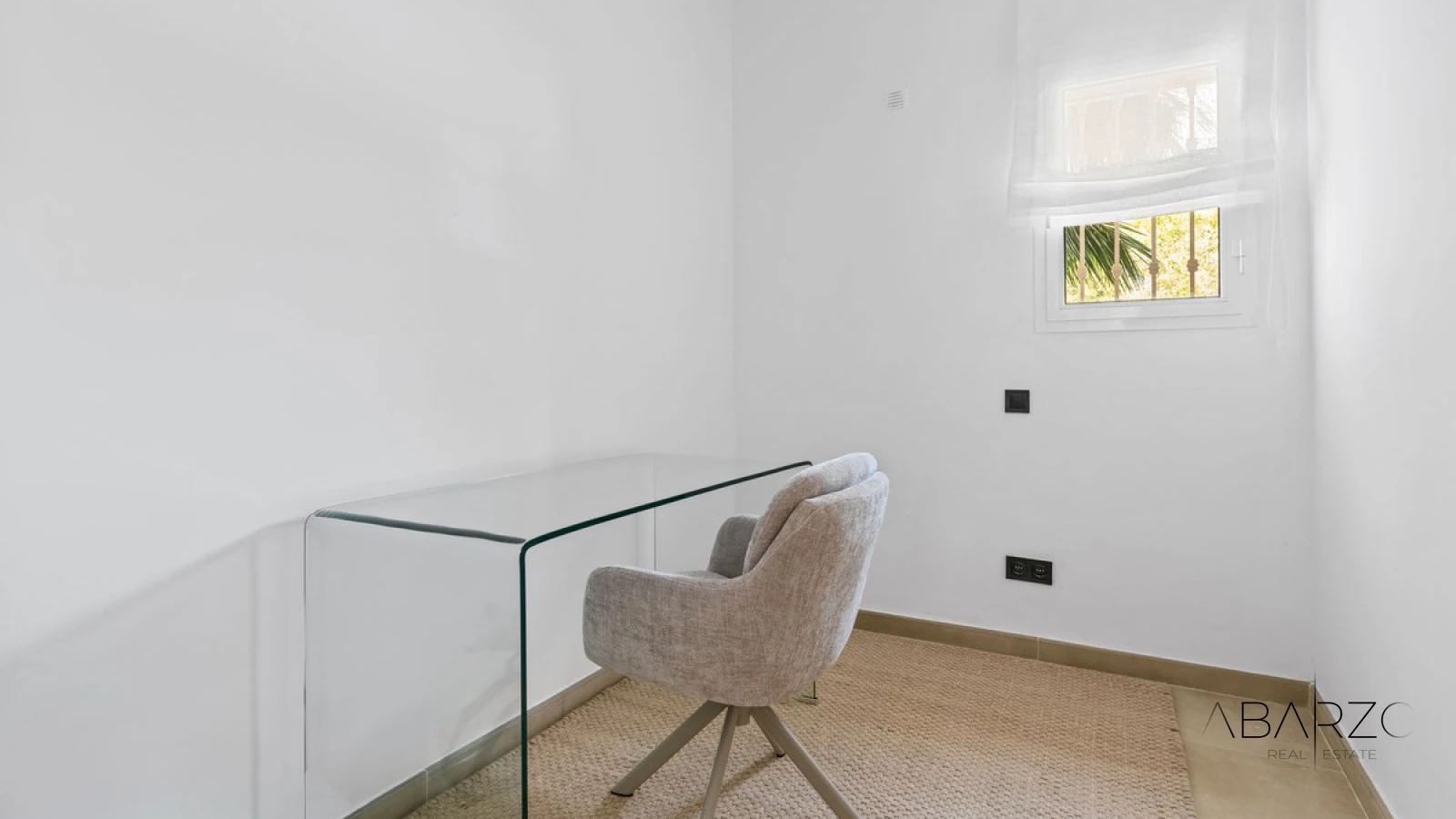 Ground Floor Apartment in Nueva Andalucía with Private Garden and Pool Access — interior, Nueva Andalucía, Marbella (30 of 35)