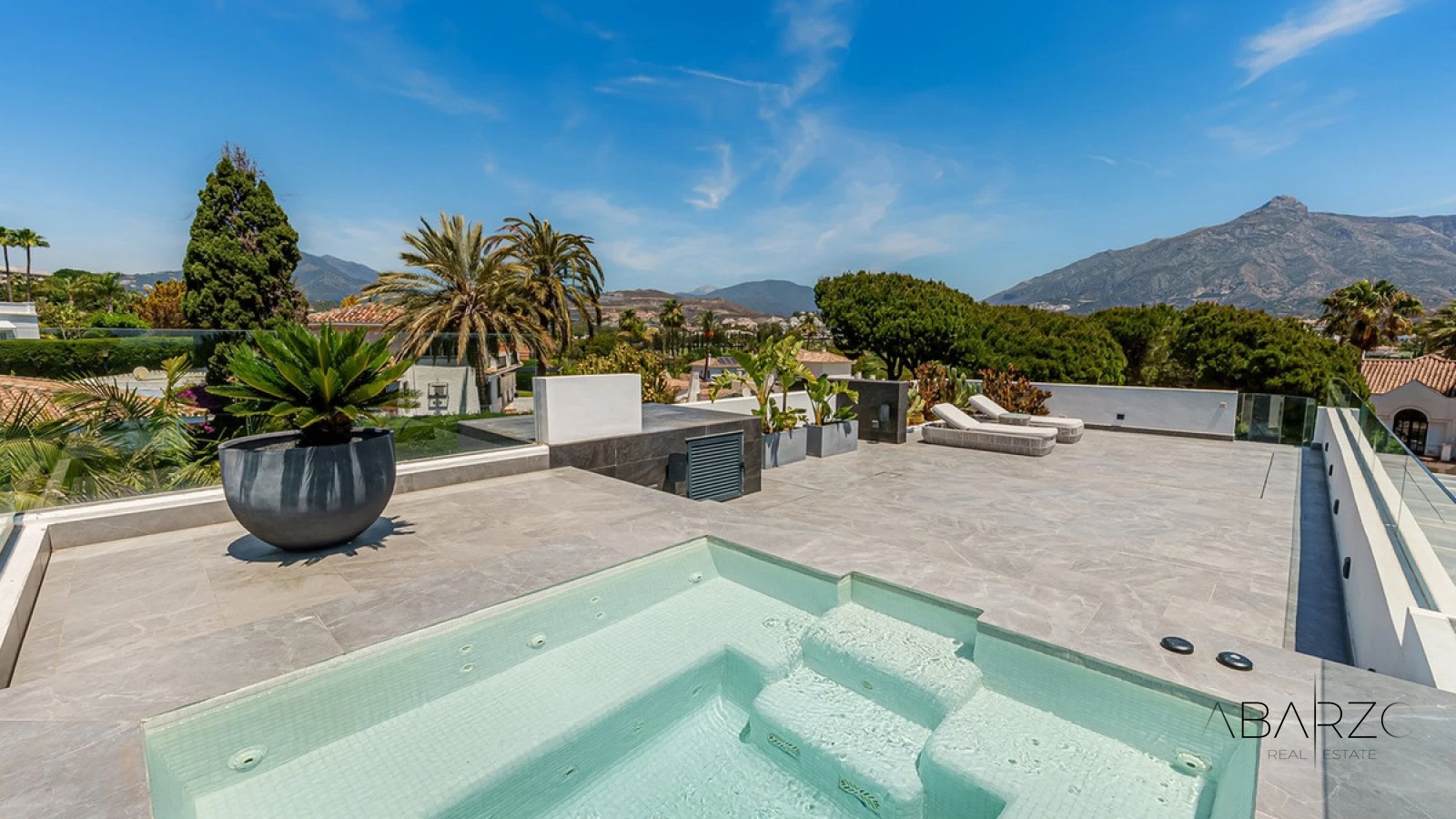Casa moderna con vistas al mar y piscina en Las Brisas, Nueva Andalucía — interior, Nueva Andalucía, Marbella (45 of 47)
