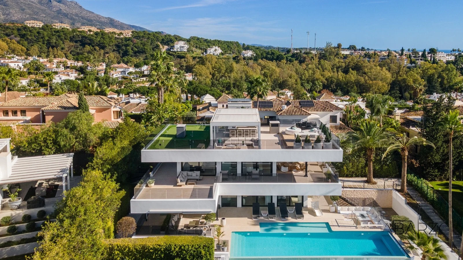 Villa con vistas al golf y al mar en Nueva Andalucía — luxury property for sale in Nueva Andalucía, Marbella