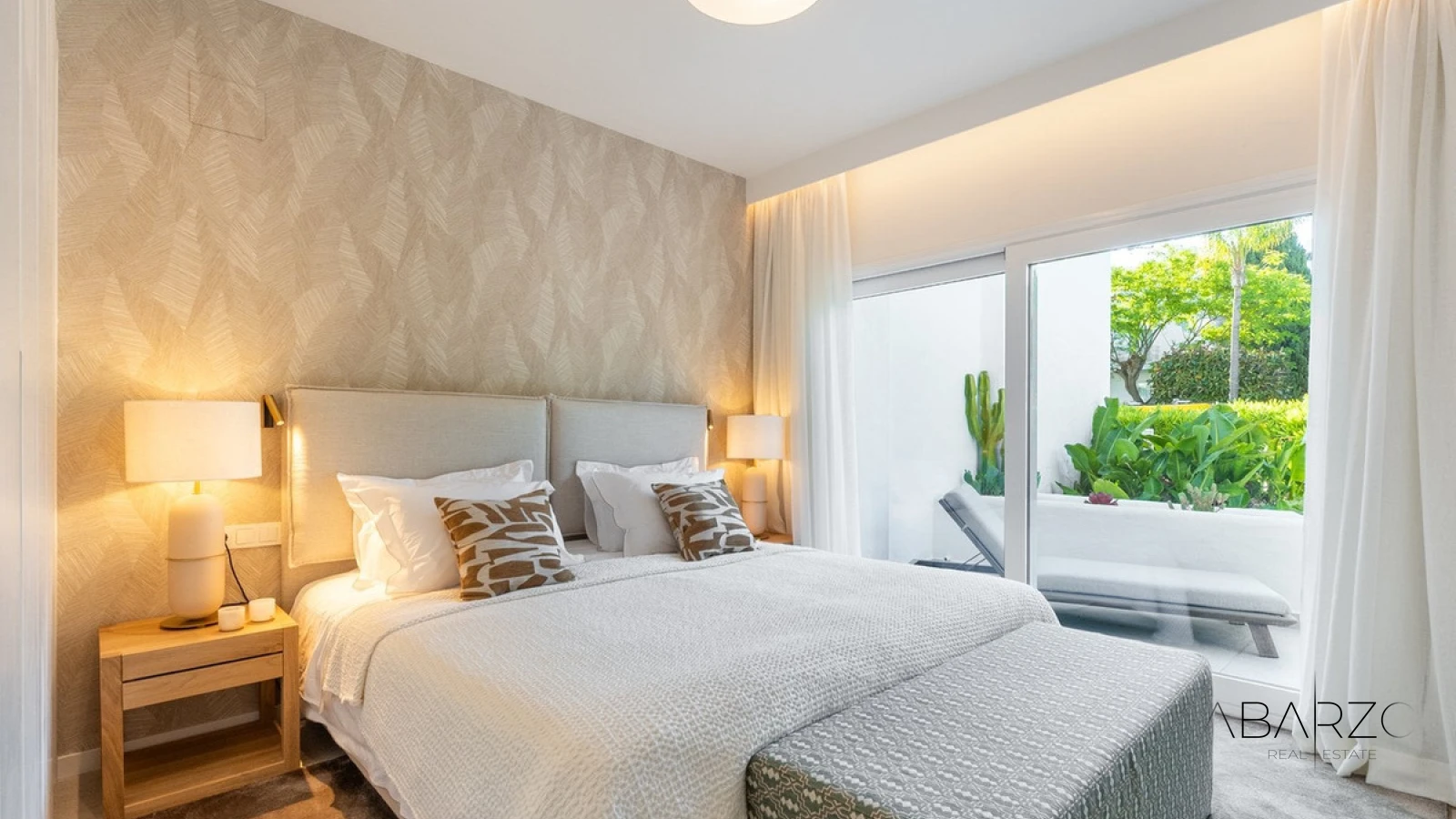 Apartamento renovado con jardín privado en la Milla de Oro, Marbella — interior, The Golden Mile, Marbella (11 of 25)