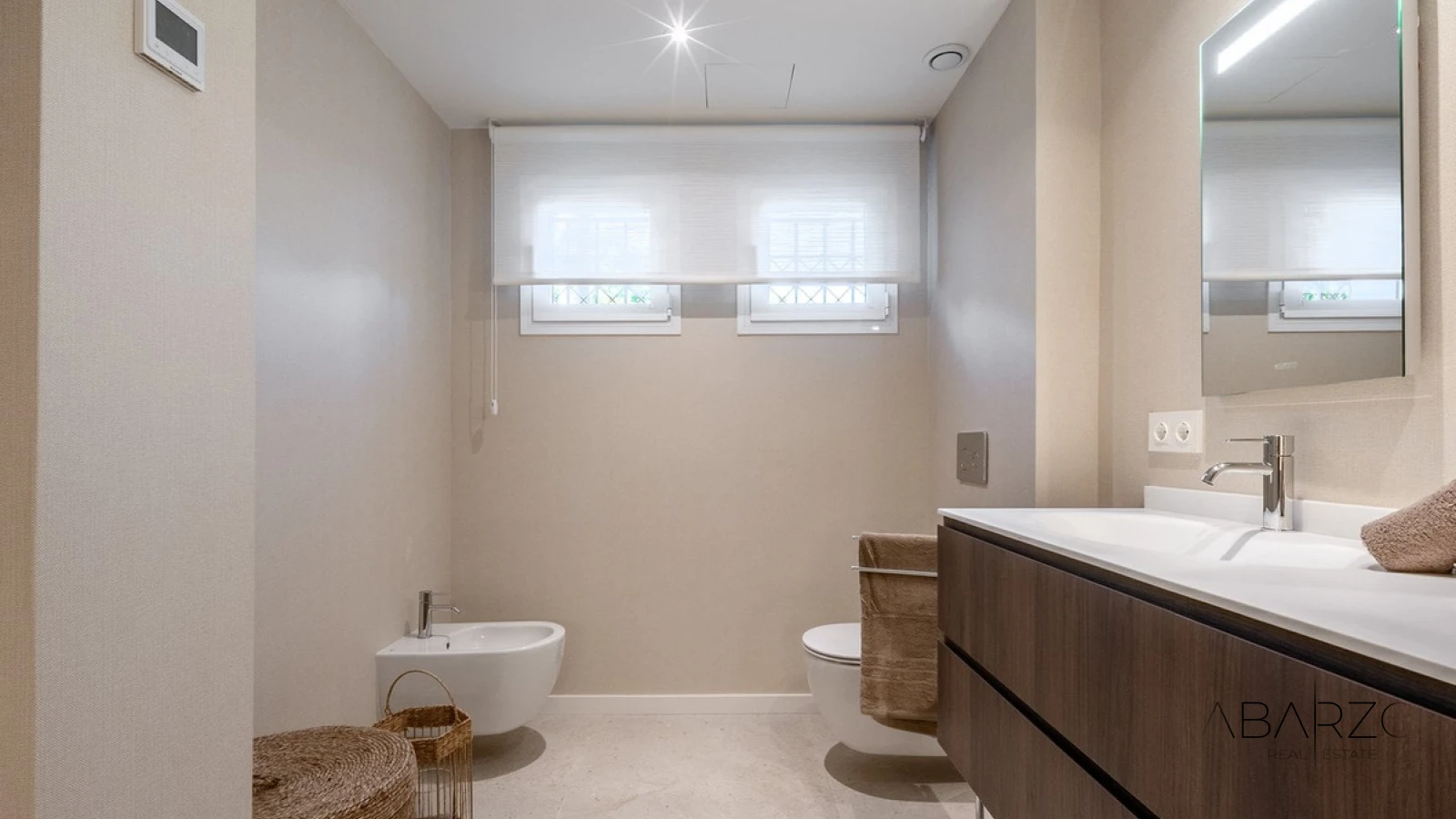 Apartamento renovado con jardín privado en la Milla de Oro, Marbella — interior, The Golden Mile, Marbella (13 of 25)