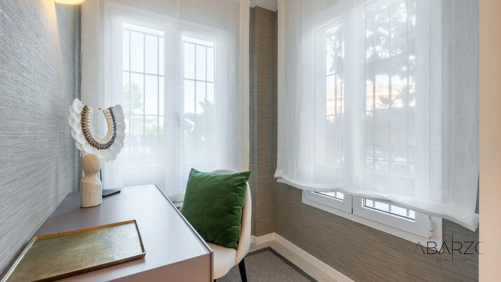 Apartamento renovado con jardín privado en la Milla de Oro, Marbella — interior, The Golden Mile, Marbella (19 of 25)