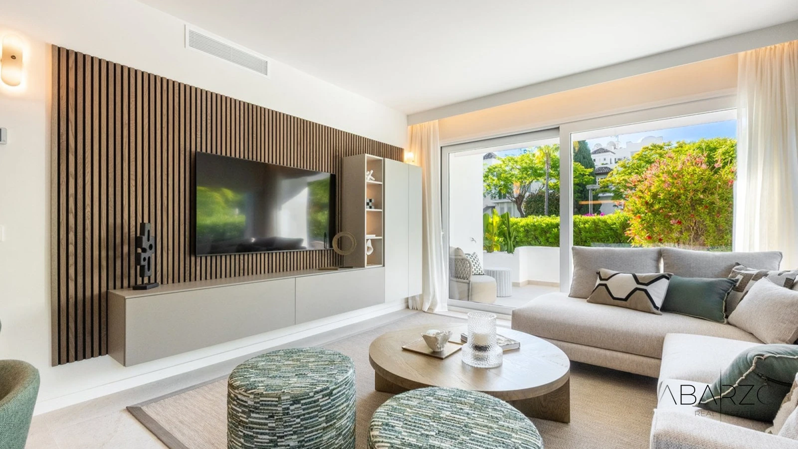 Apartamento renovado con jardín privado en la Milla de Oro, Marbella — interior, The Golden Mile, Marbella (3 of 25)