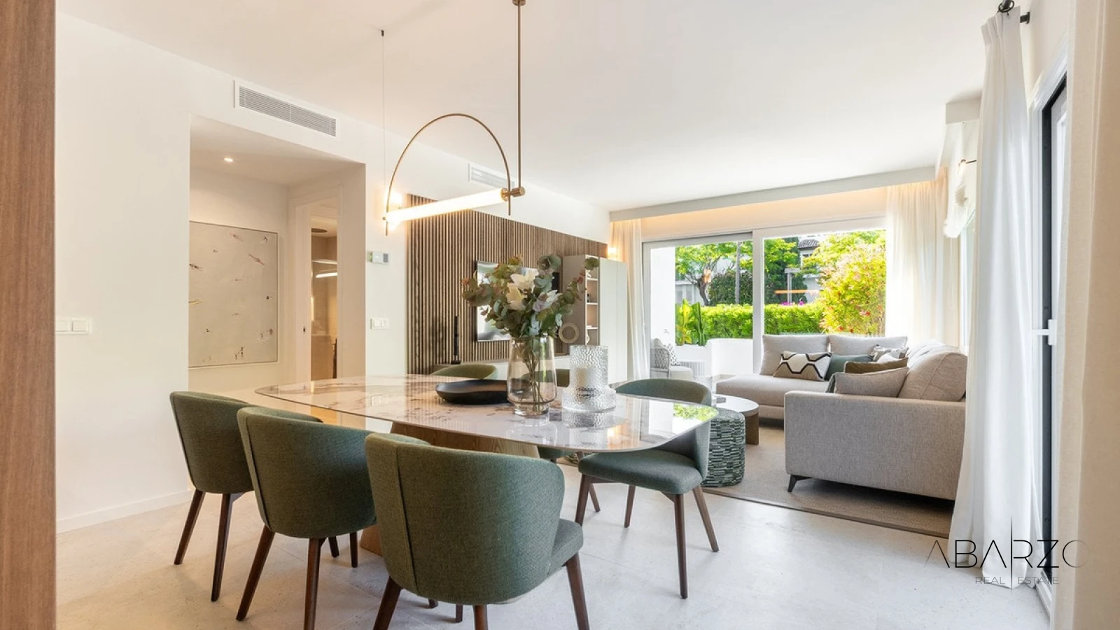Apartamento renovado con jardín privado en la Milla de Oro, Marbella — interior, The Golden Mile, Marbella (7 of 25)