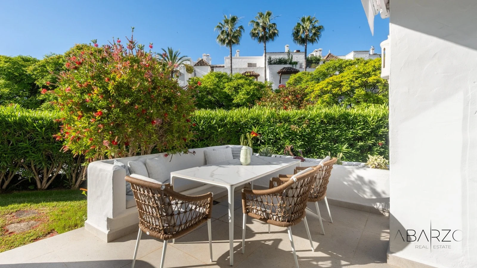 Apartamento renovado con jardín privado en la Milla de Oro, Marbella — interior, The Golden Mile, Marbella (2 of 25)