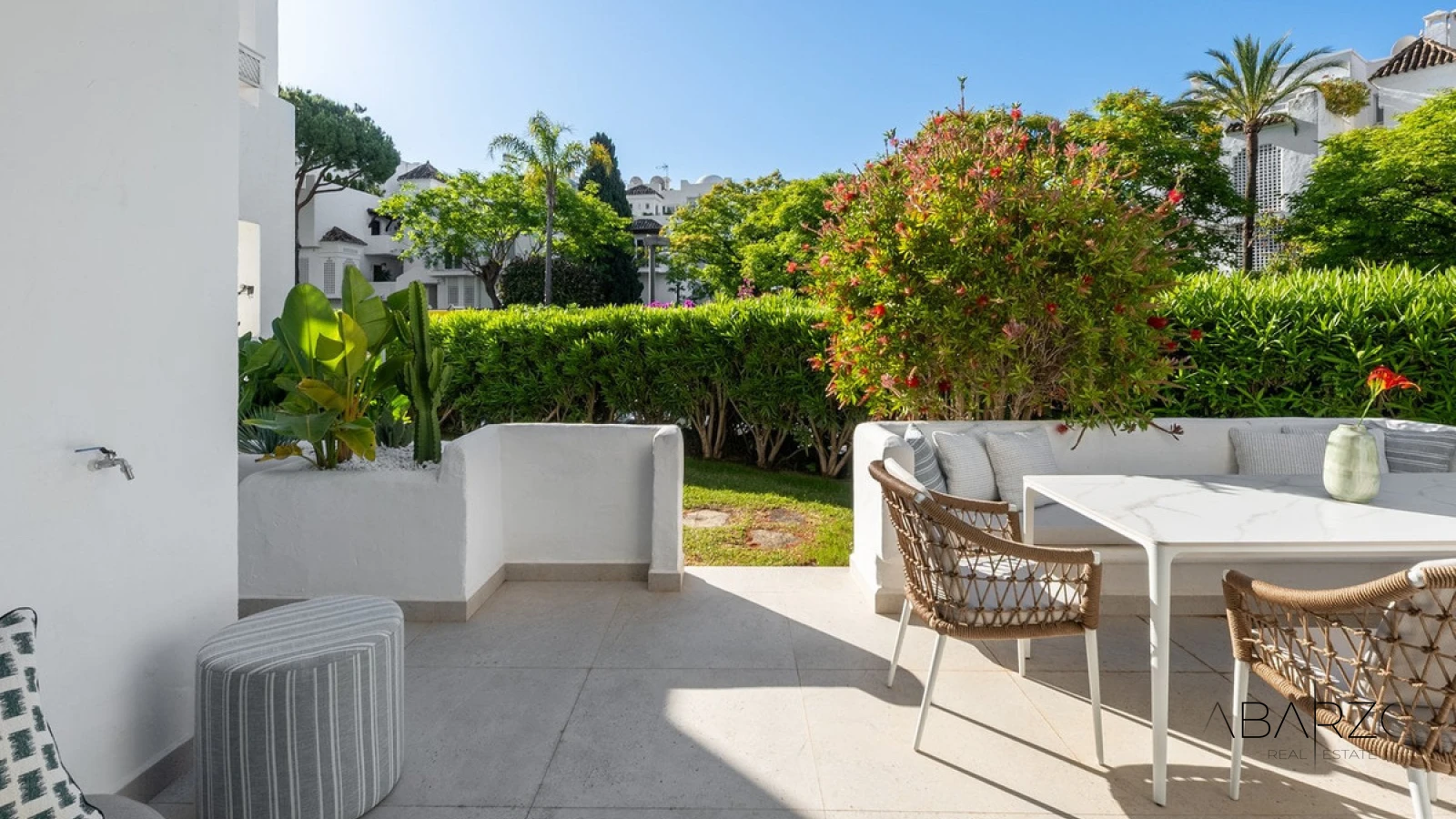 Apartamento renovado con jardín privado en la Milla de Oro, Marbella — interior, The Golden Mile, Marbella (20 of 25)