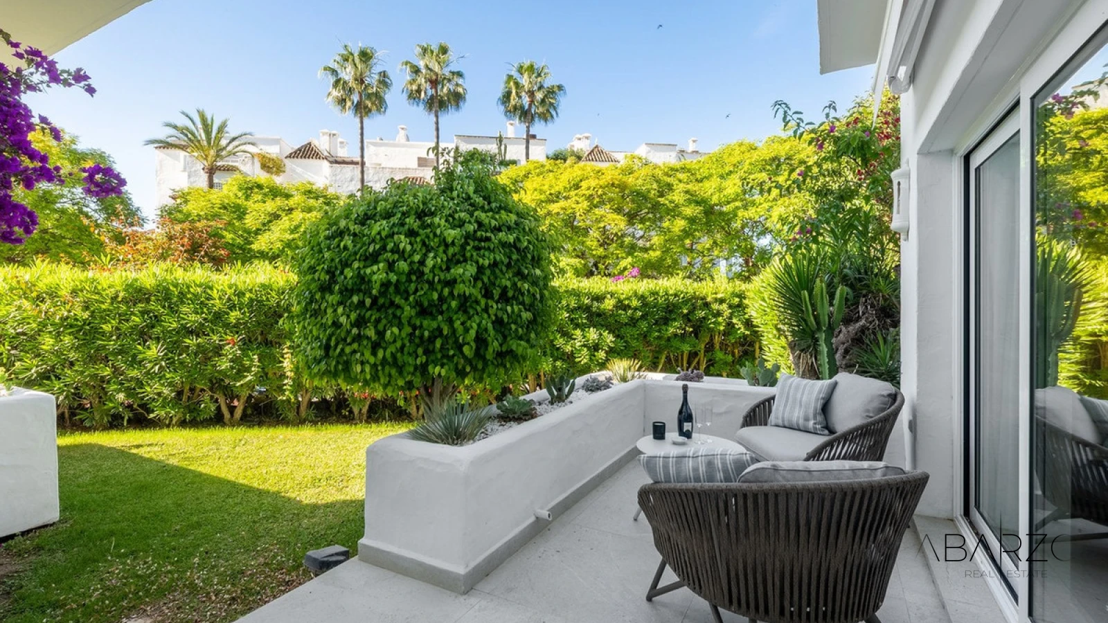 Apartamento renovado con jardín privado en la Milla de Oro, Marbella — interior, The Golden Mile, Marbella (10 of 25)