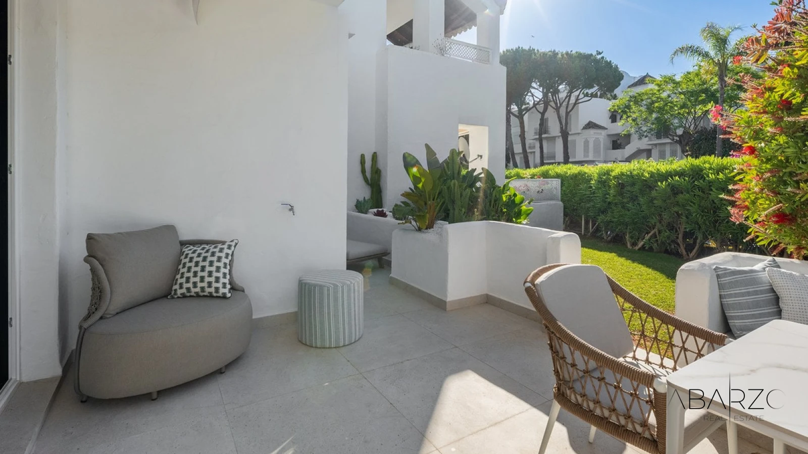 Apartamento renovado con jardín privado en la Milla de Oro, Marbella — interior, The Golden Mile, Marbella (21 of 25)