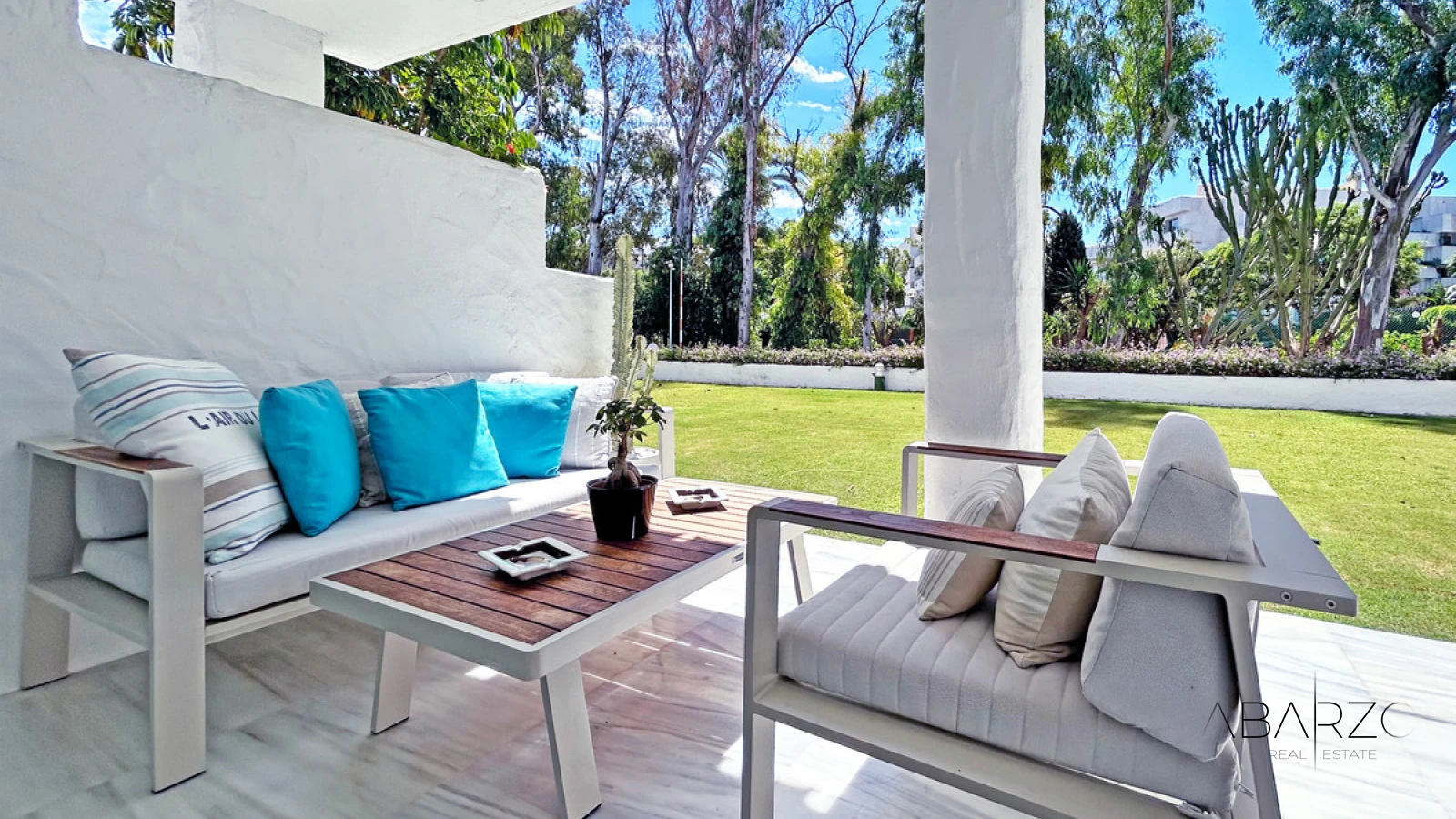 South-facing apartment in La Alcazaba, Marbella, with garden and luxury amenities — luxury property for sale in Nueva Andalucía, Marbella