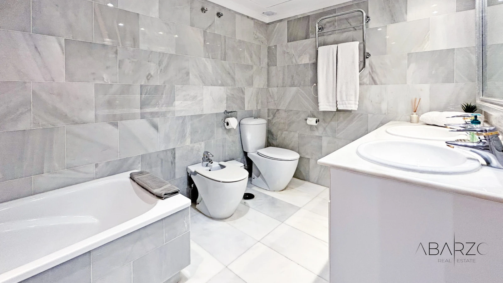 South-facing apartment in La Alcazaba, Marbella, with garden and luxury amenities — interior, Nueva Andalucía, Marbella (10 of 11)