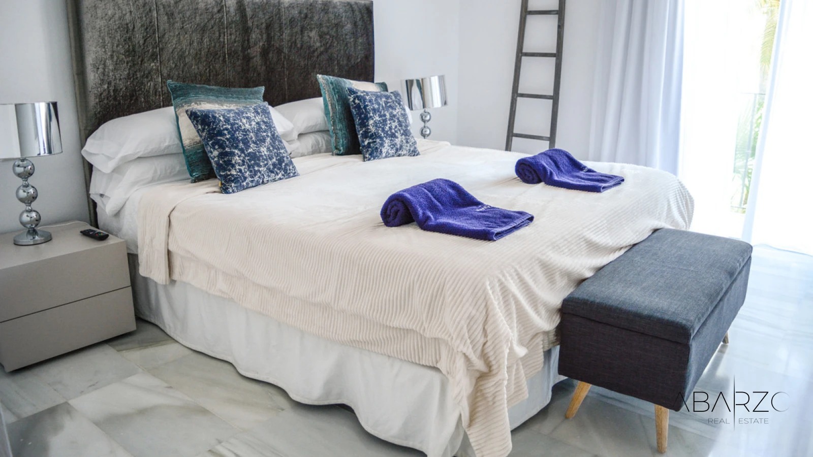 South-facing apartment in La Alcazaba, Marbella, with garden and luxury amenities — interior, Nueva Andalucía, Marbella (7 of 11)