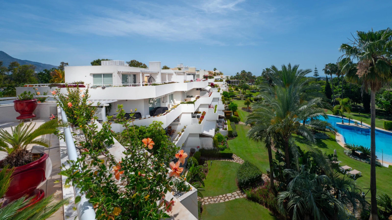 Duplex Penthouse in Nueva Andalucía with near Golf Course — luxury property for sale in Nueva Andalucía, Marbella