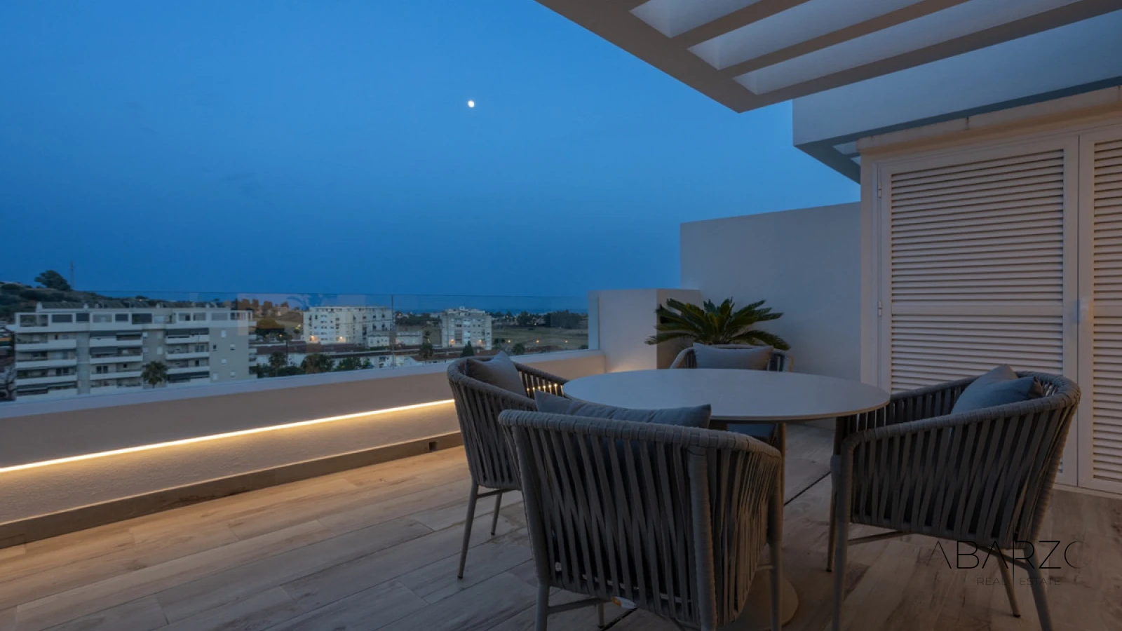 Apartamento con terraza y piscina en la azotea en La Campana Marbella — interior, Nueva Andalucía, Marbella (45 of 49)