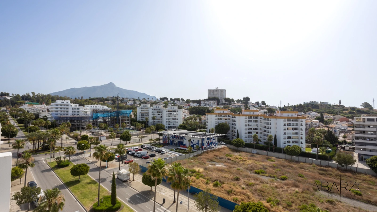 Apartamento con terraza y piscina en la azotea en La Campana Marbella — interior, Nueva Andalucía, Marbella (48 of 49)