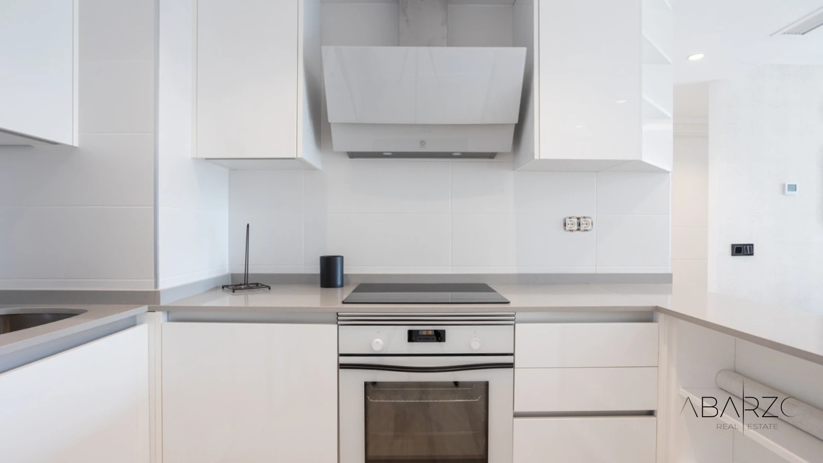 Apartamento con terraza y piscina en la azotea en La Campana Marbella — interior, Nueva Andalucía, Marbella (38 of 49)
