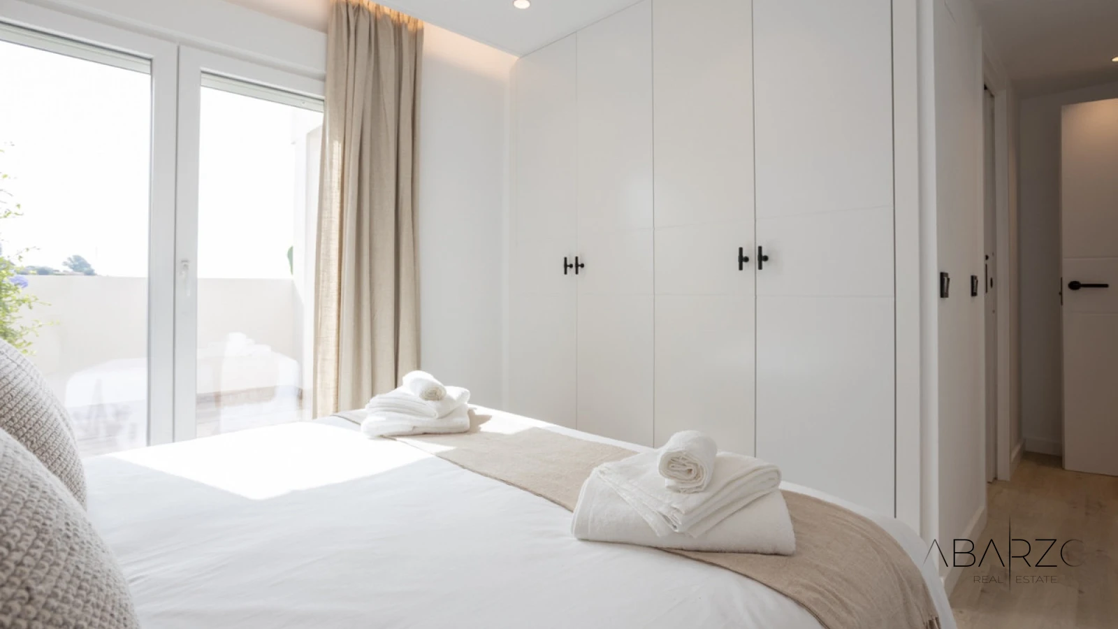 Apartamento con terraza y piscina en la azotea en La Campana Marbella — interior, Nueva Andalucía, Marbella (10 of 49)