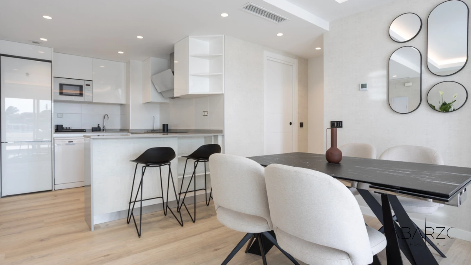 Apartamento con terraza y piscina en la azotea en La Campana Marbella — interior, Nueva Andalucía, Marbella (3 of 49)