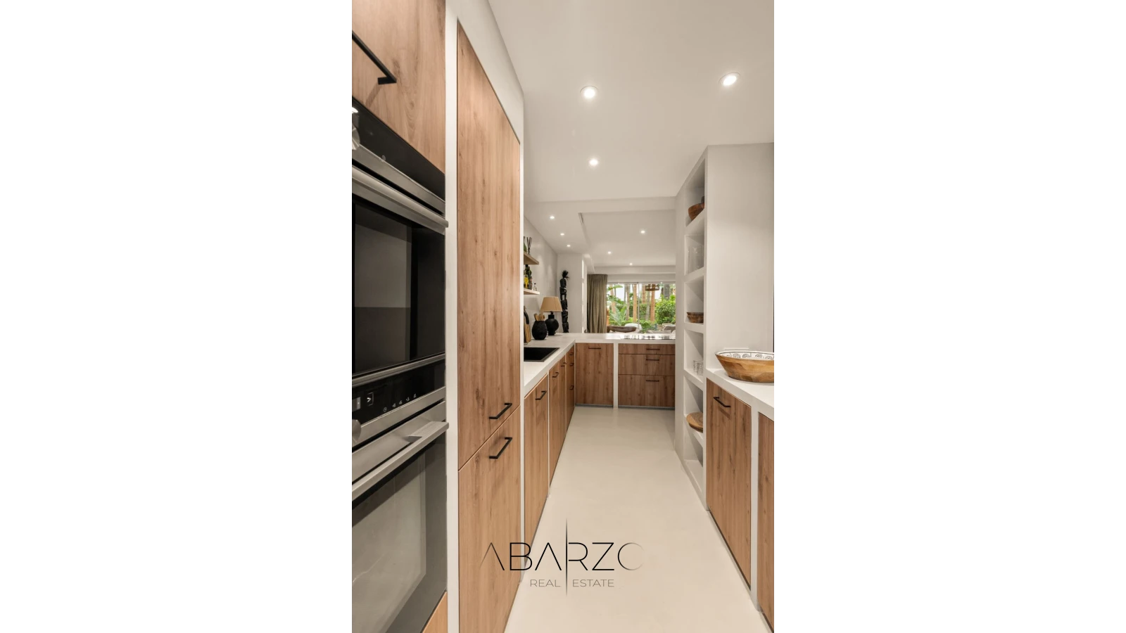 Townhouse in Altos de Puente Romano, Marbella Golden Mile with Rooftop Terrace — interior, Golden Mile, Marbella (13 of 37)