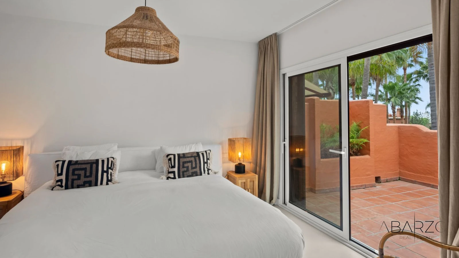 Townhouse in Altos de Puente Romano, Marbella Golden Mile with Rooftop Terrace — interior, Golden Mile, Marbella (26 of 37)