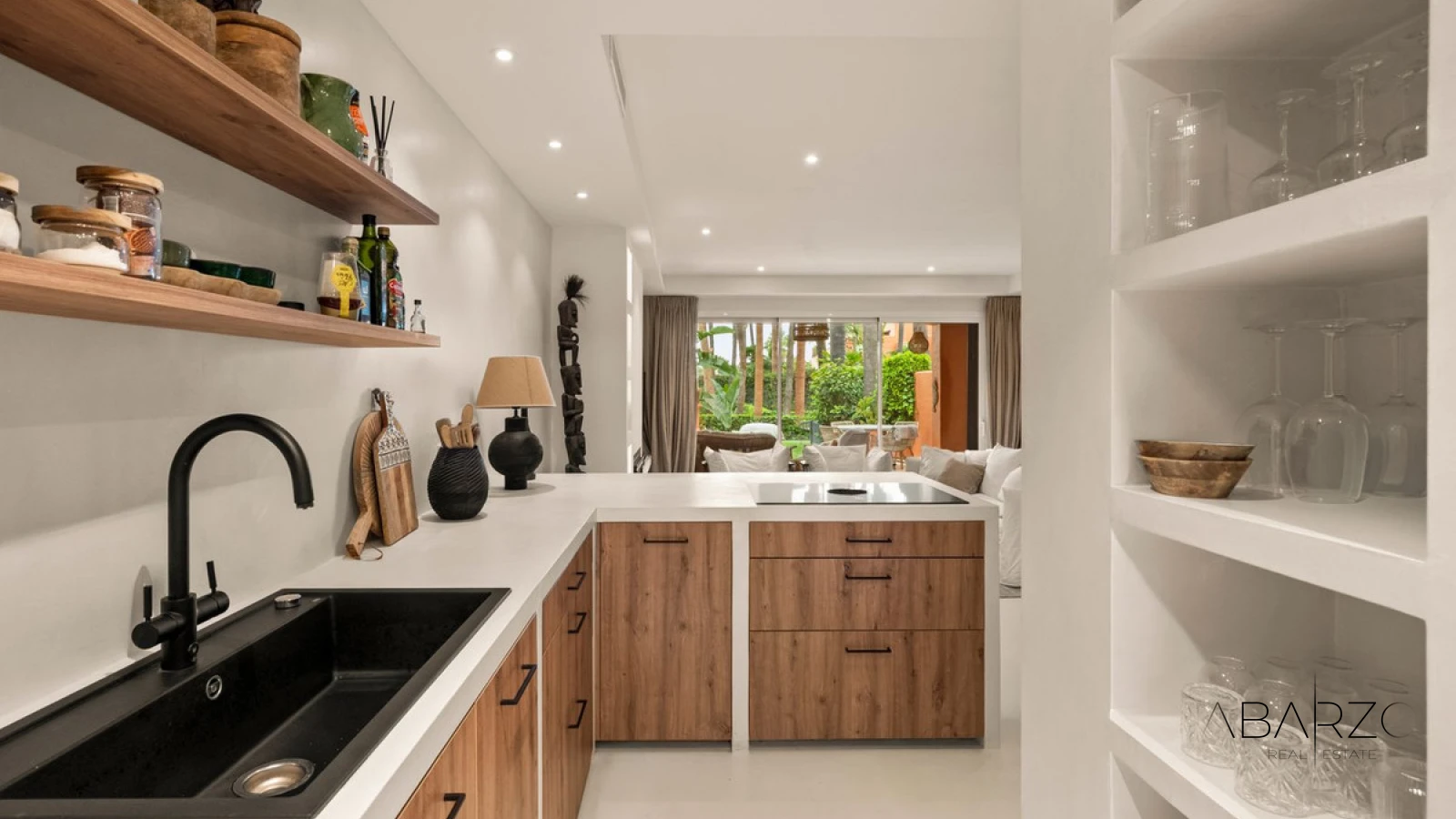 Townhouse in Altos de Puente Romano, Marbella Golden Mile with Rooftop Terrace — interior, Golden Mile, Marbella (12 of 37)