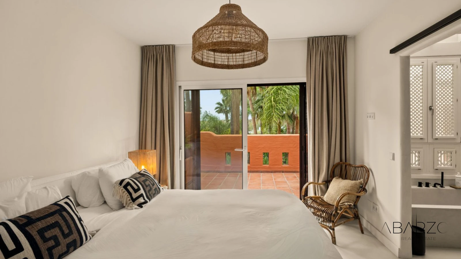 Townhouse in Altos de Puente Romano, Marbella Golden Mile with Rooftop Terrace — interior, Golden Mile, Marbella (19 of 37)