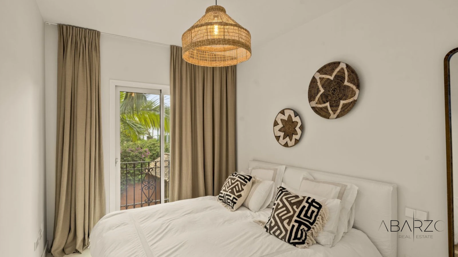 Townhouse in Altos de Puente Romano, Marbella Golden Mile with Rooftop Terrace — interior, Golden Mile, Marbella (14 of 37)